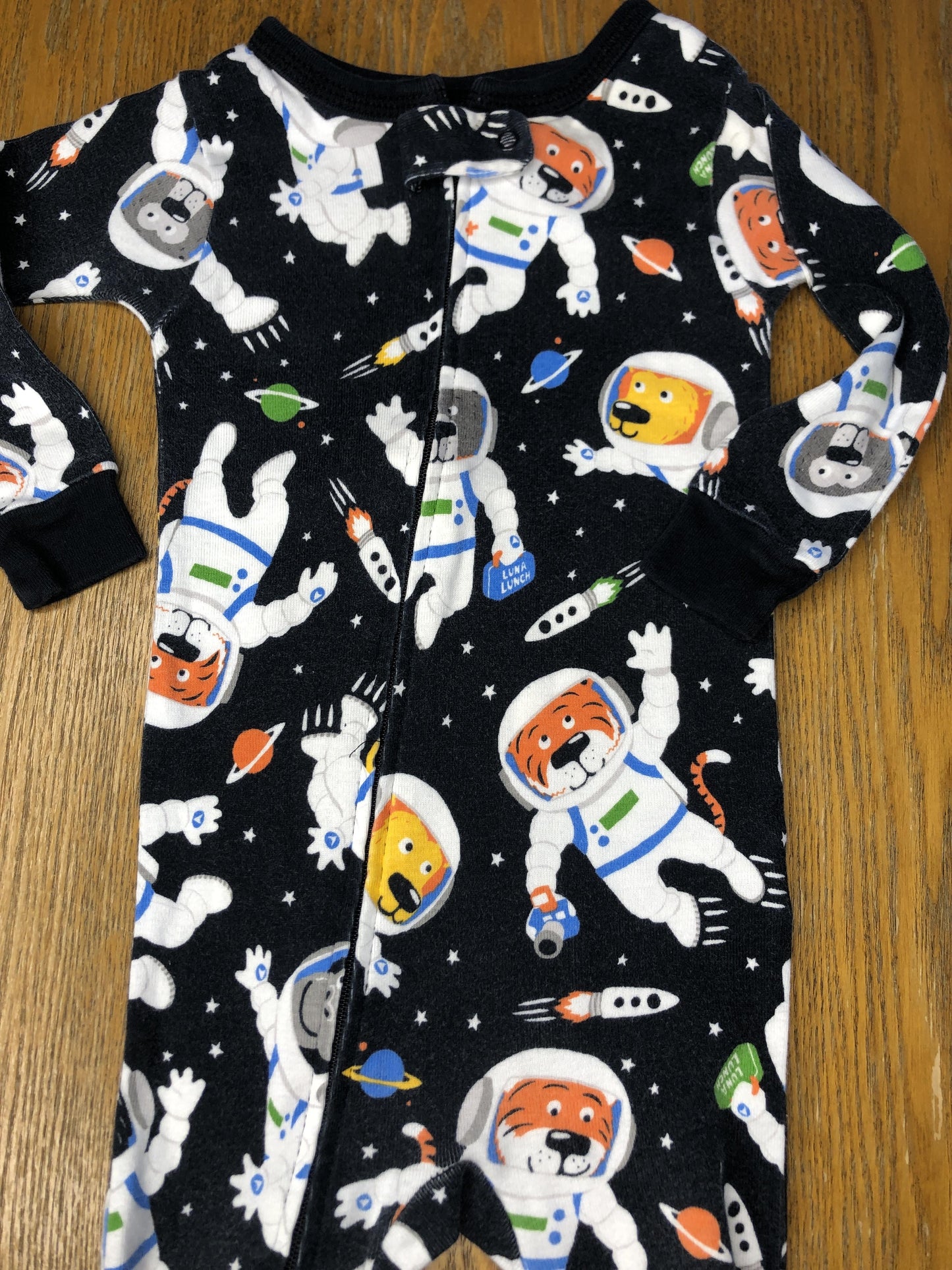 Carters Boys Black | White | Yellow | orange Pajamas Size: 12 months Black | White | Yellow | orange