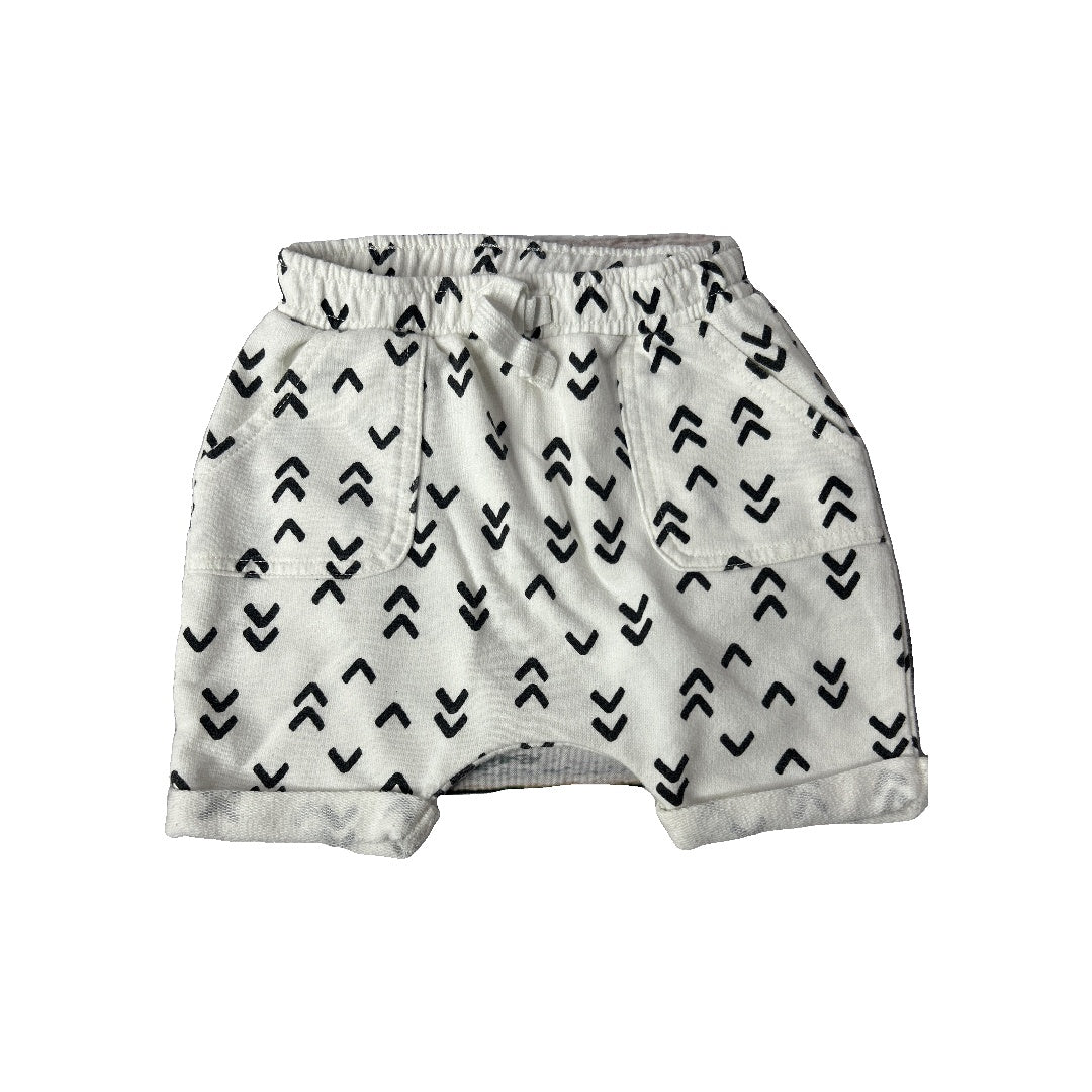 Unisex Black | White Shorts Size: 12-18 months Black | White