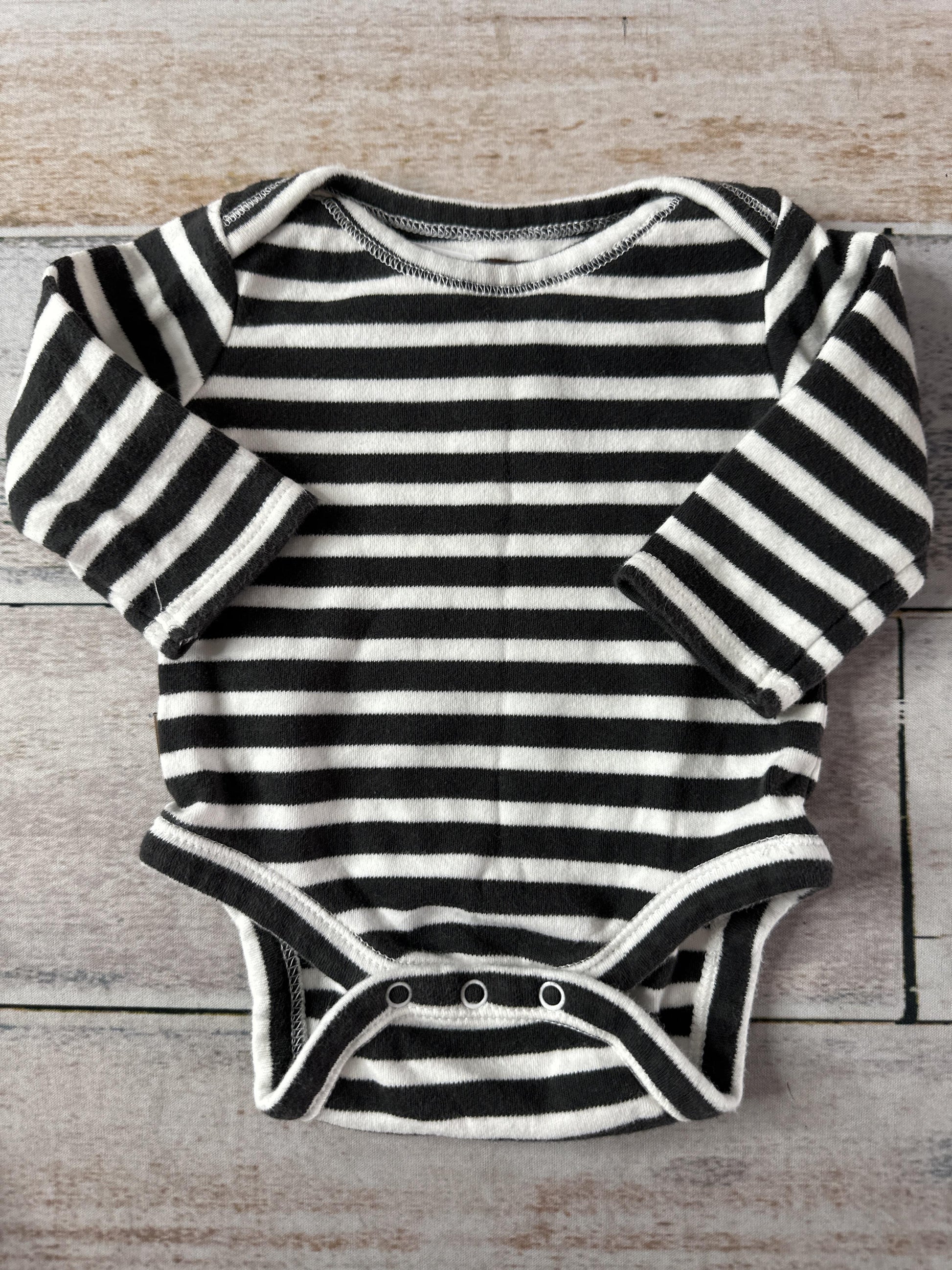 Tea Unisex Black | White Onesie Size: 0-3 months Black | White