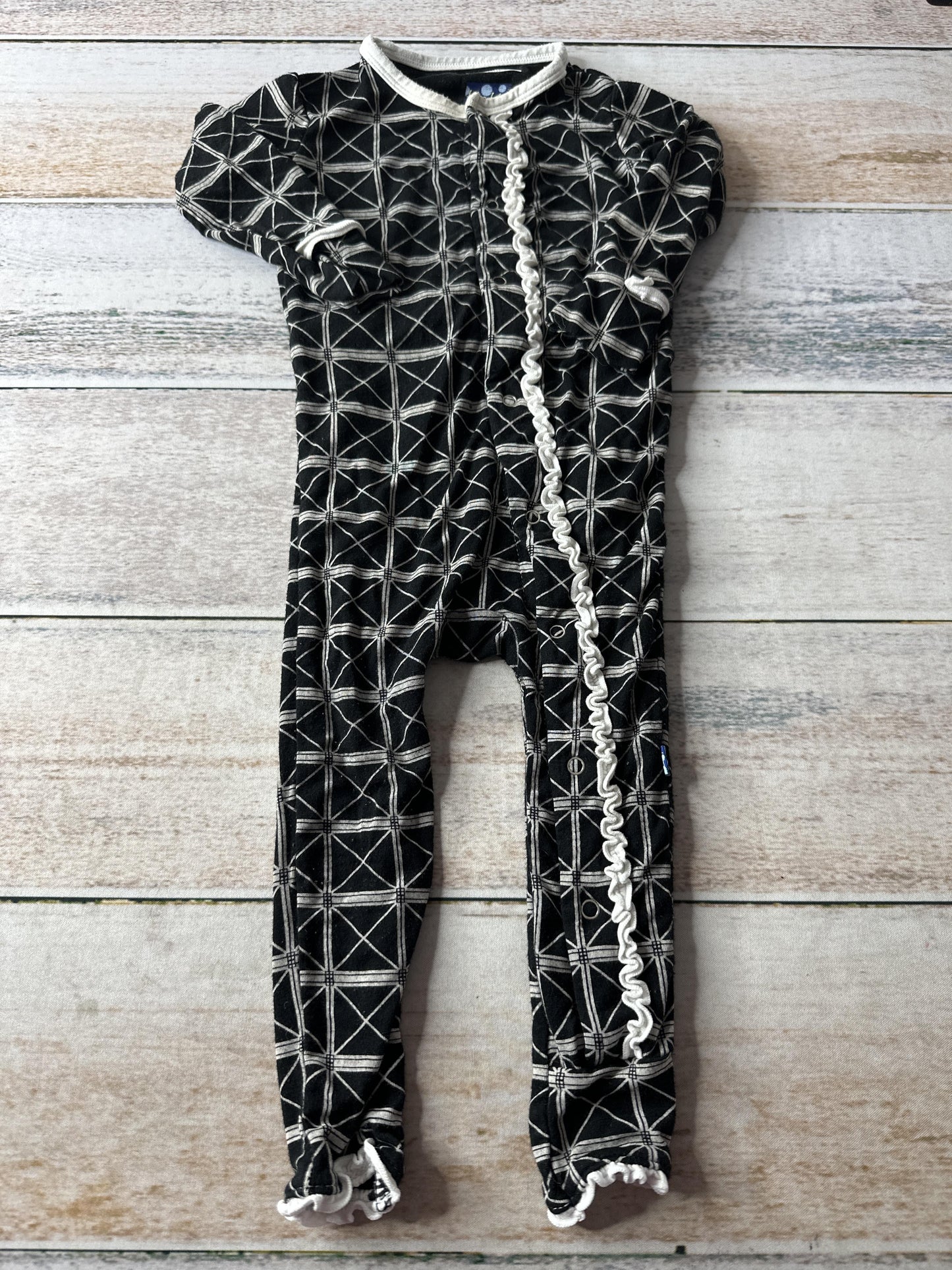 KicKee Pants Girls Black | White Pajamas Size: 9-12 Months Black | White