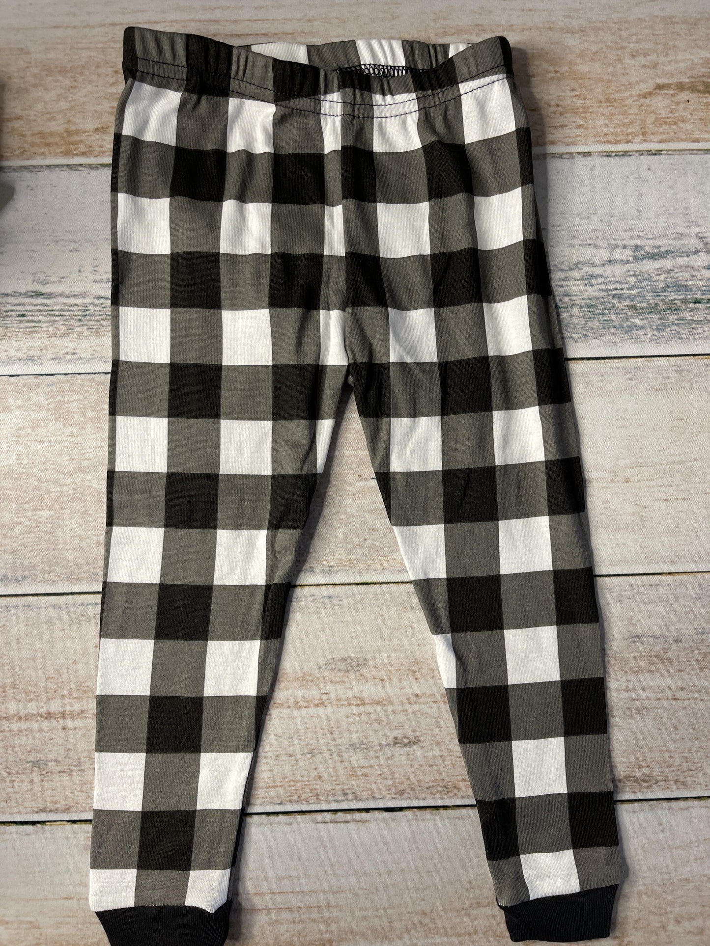 Leveret Boys Black | White Pajamas Size: 2T Black | White