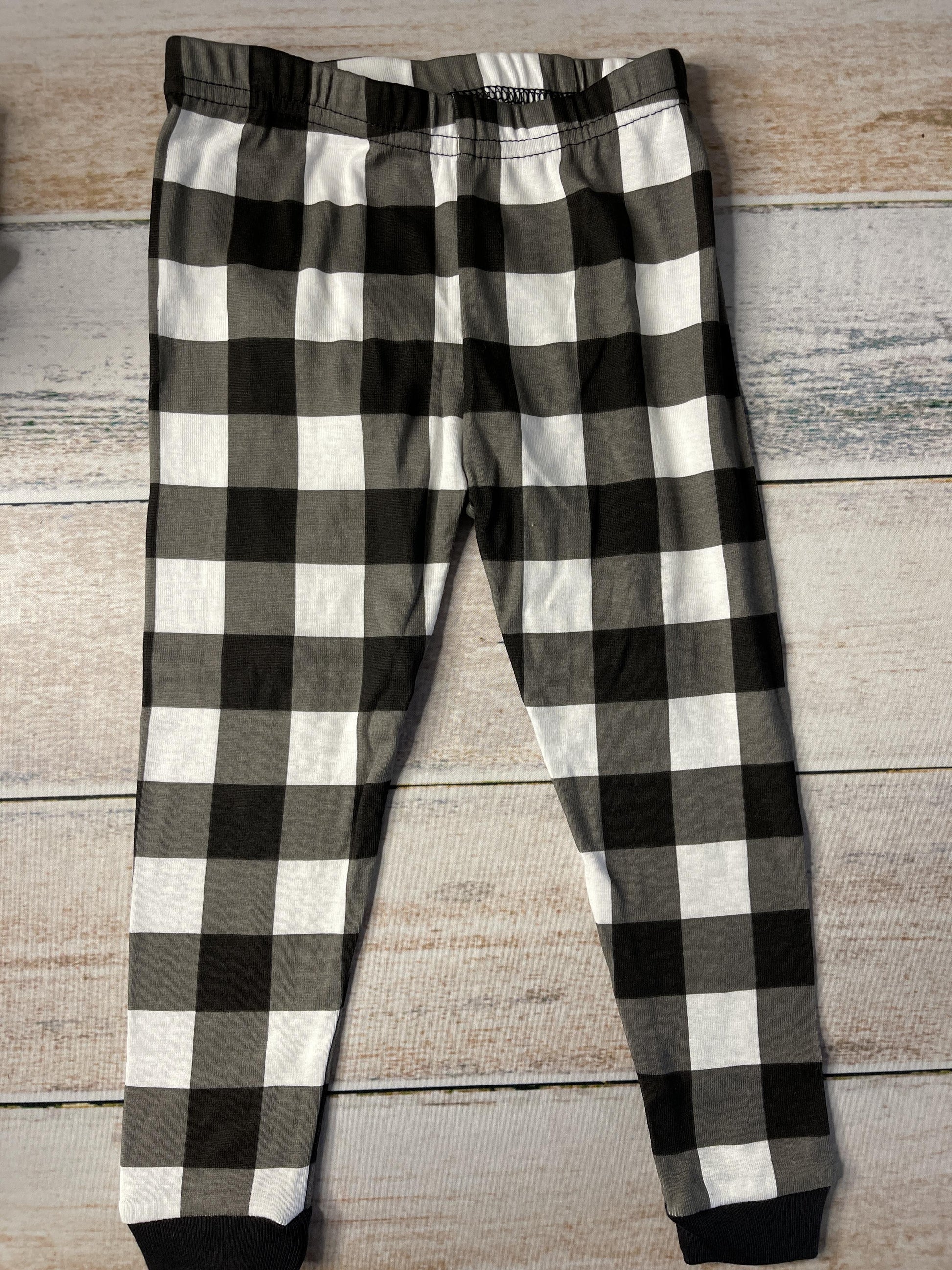 Leveret Boys Black | White Pajamas Size: 2T Black | White