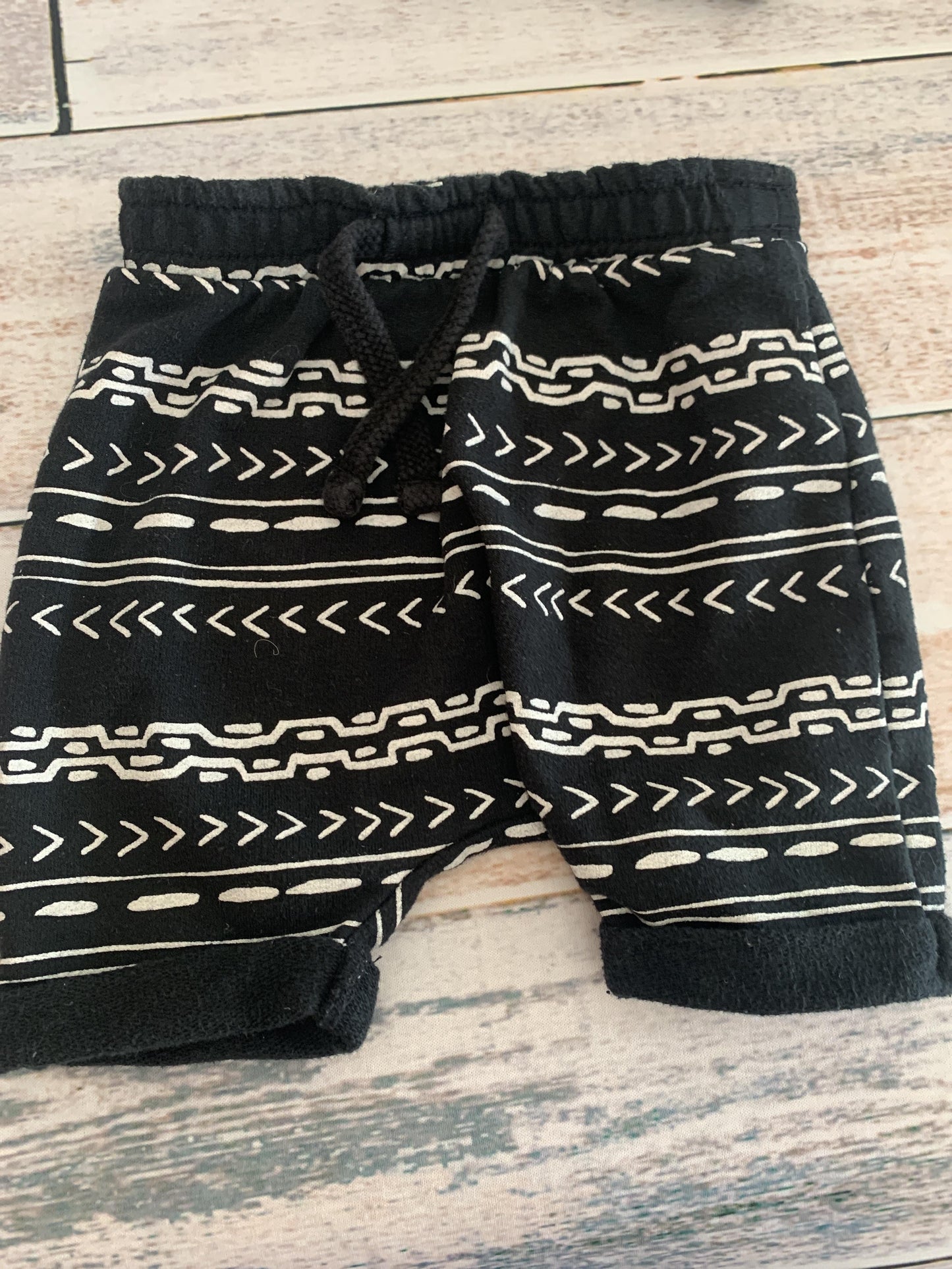 Old Navy Boys Black | White Shorts Size: 6-12 months Black | White