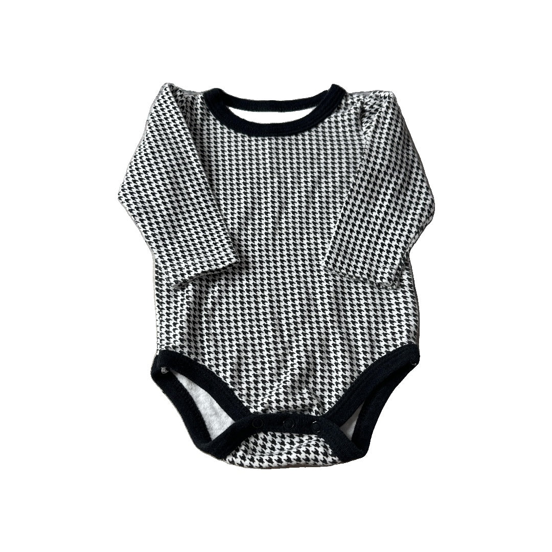 HB Girls Black | White Onesie Size: 0-3 months Black | White