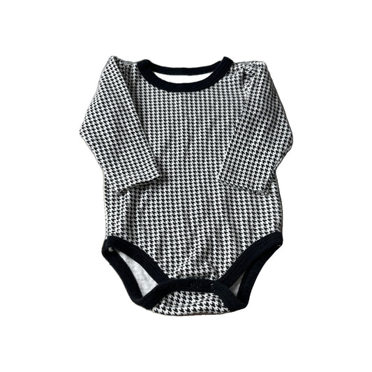 HB Girls Black | White Onesie Size: 0-3 months Black | White