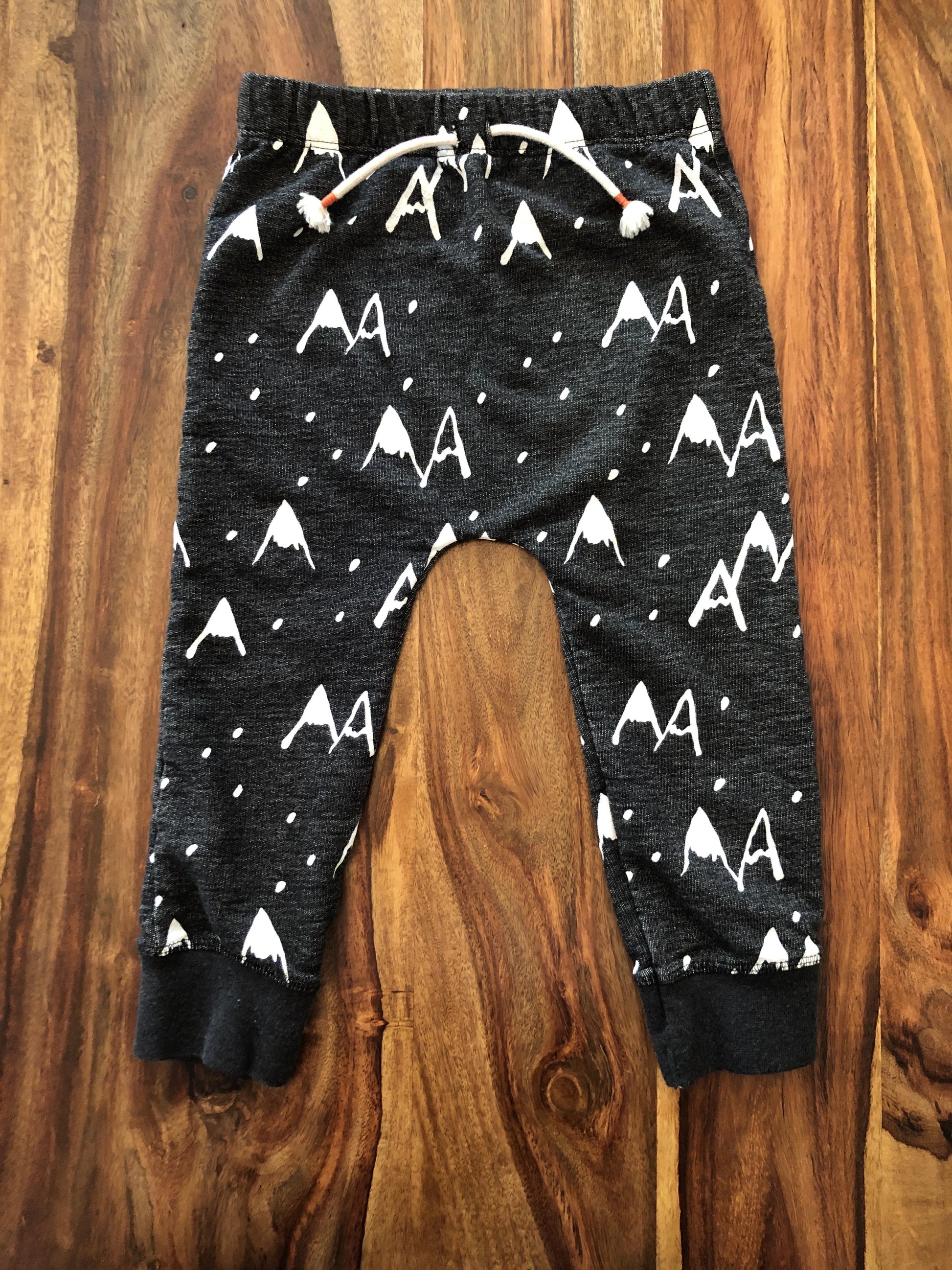 Oliver & Rain Boys Black | White Pants Size: 3T Black | White