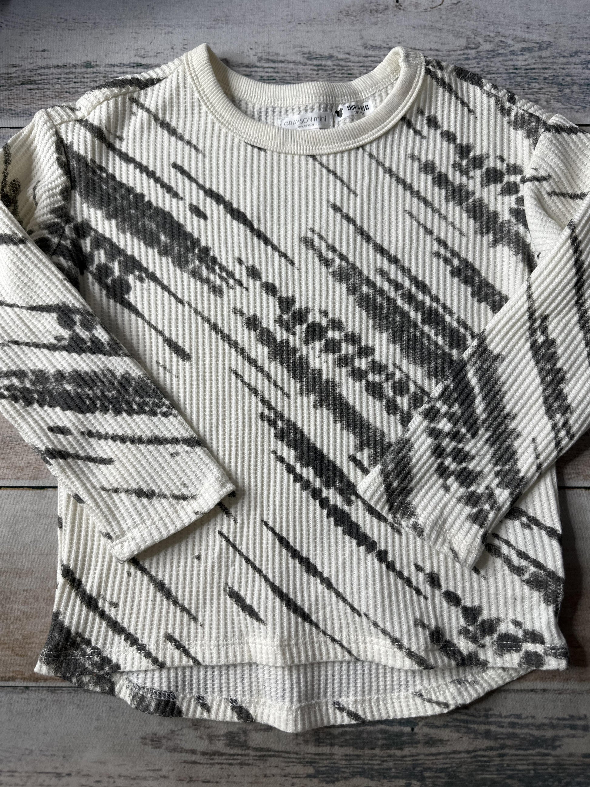 Grayson mini Girls Black | White Long Sleeve T-Shirt Size: 4T Black | White