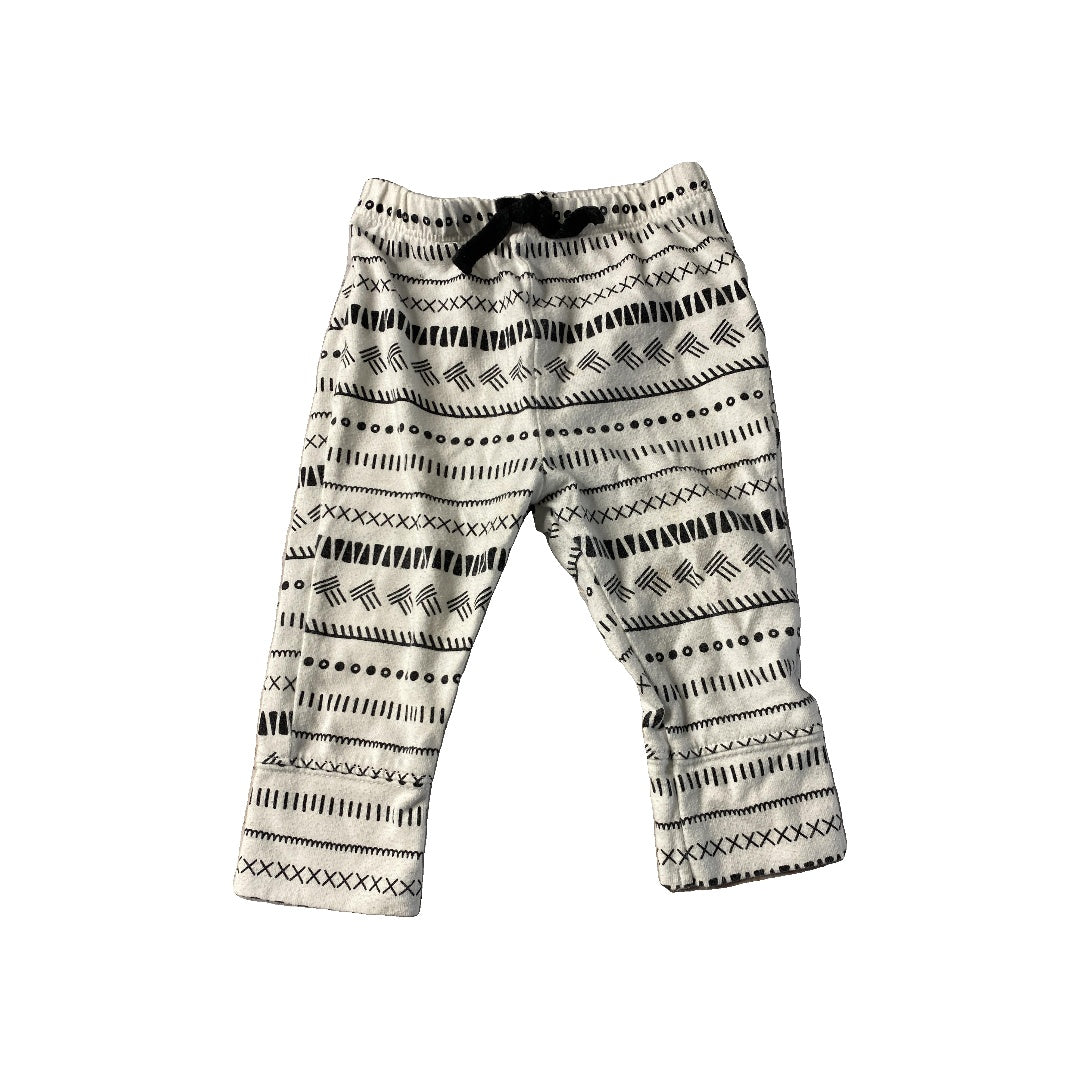 Cat & Jack Unisex Black | White Pants Size: 6-9 months Black | White