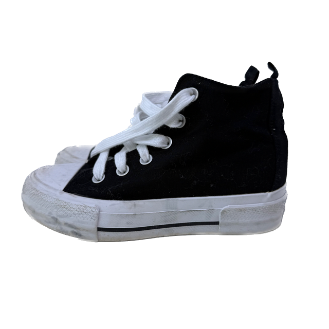Wonder Nation Unisex Black | White Sneakers Size: Youth 3 Black | White