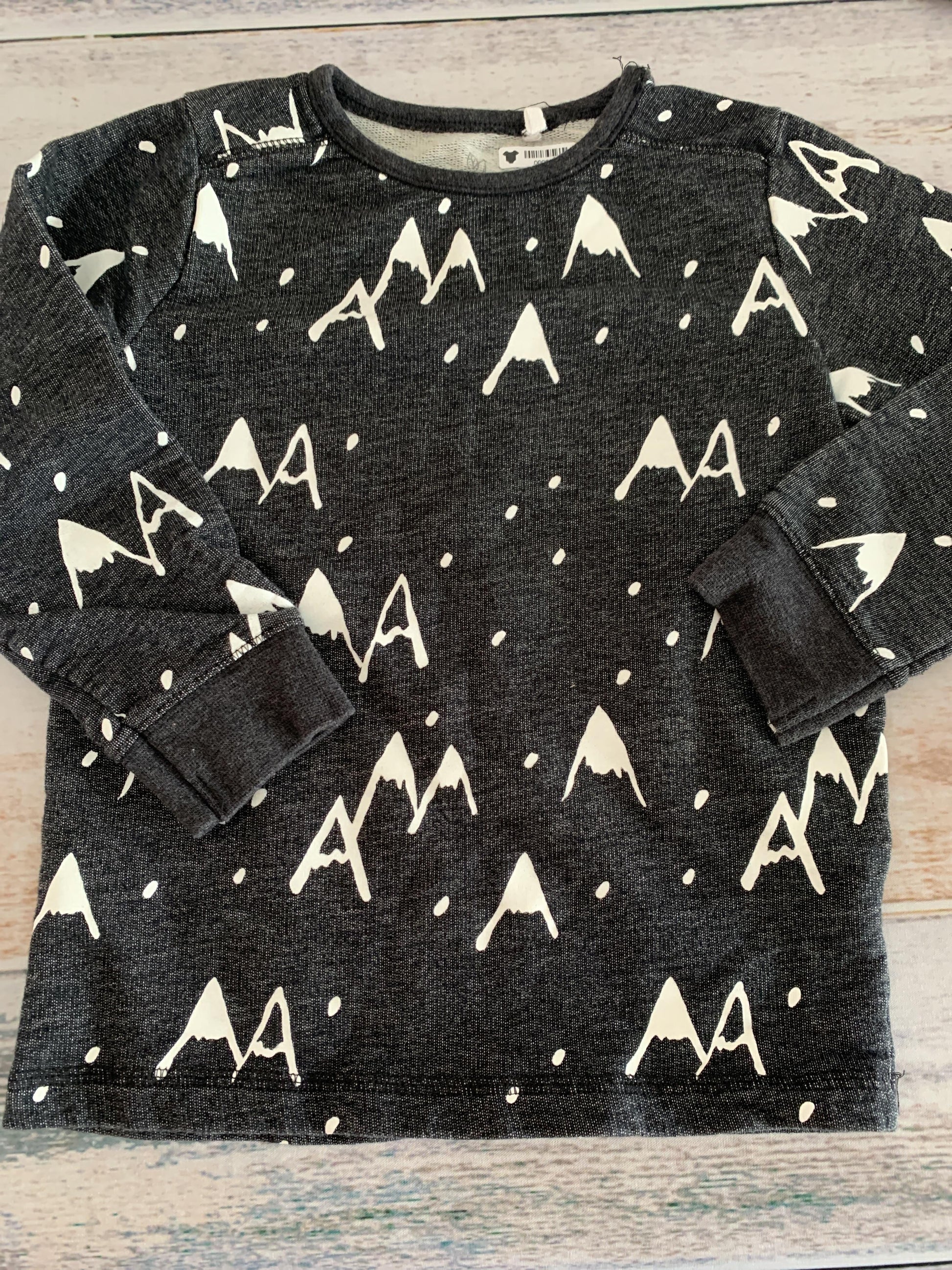Oliver & Rain Boys Black | White Sweater Size: 3T Black | White