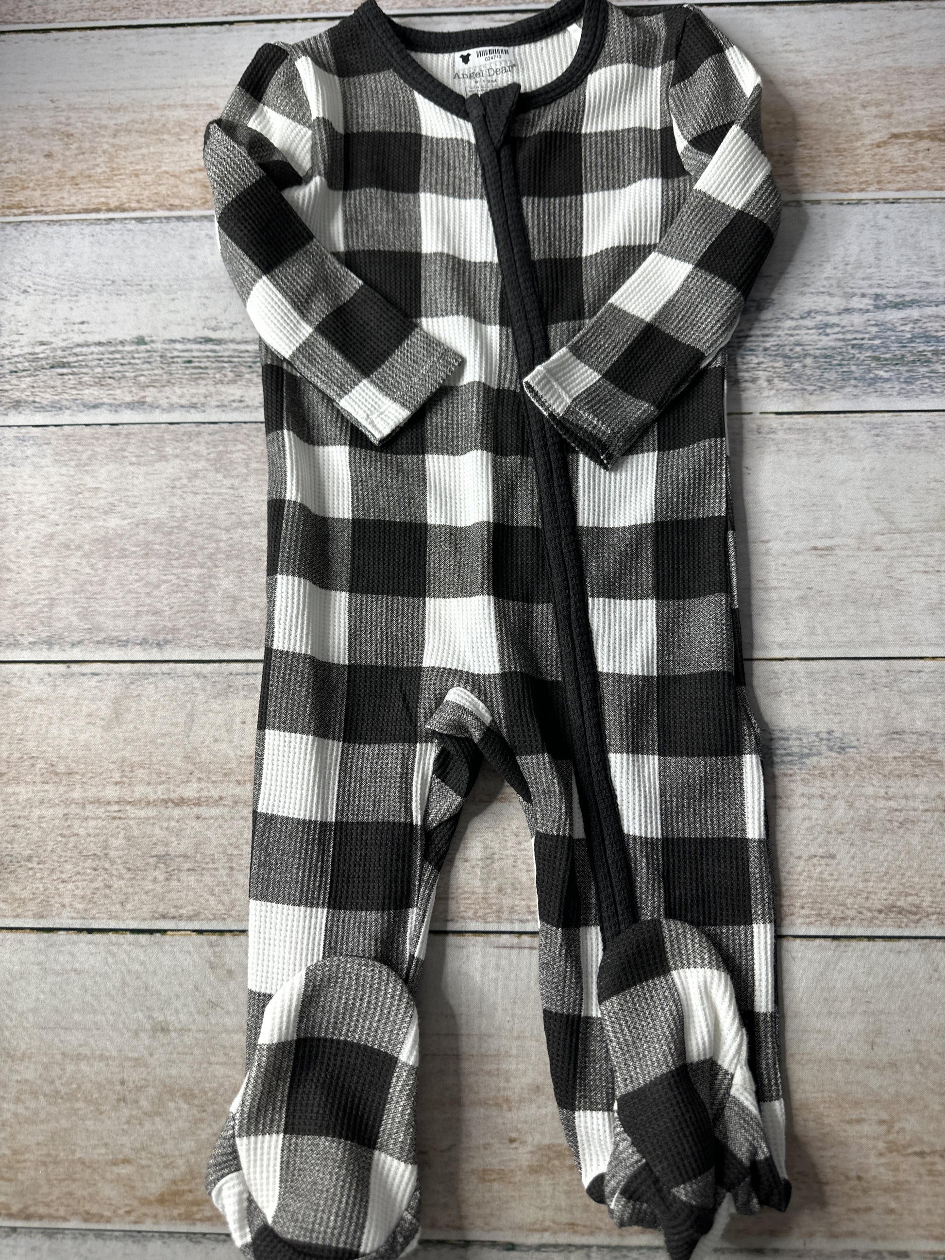 Angel Dear Unisex Black | White Pajamas Size: 9-12 Months Black | White