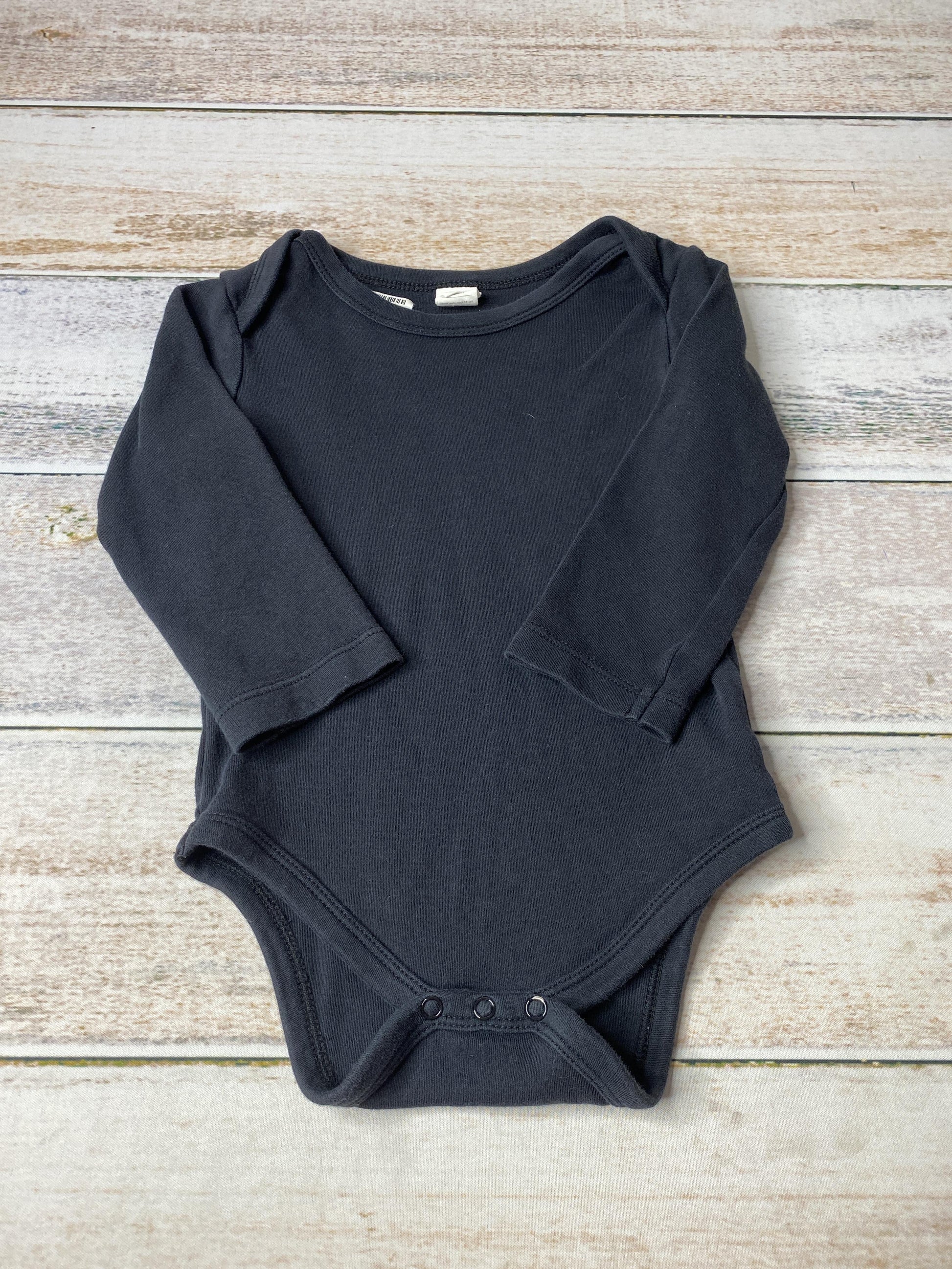 Boys Black Onesie Size: 12-18 months Black
