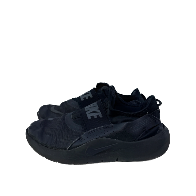 Nike Boys Black Shoes Size: 2Y Black