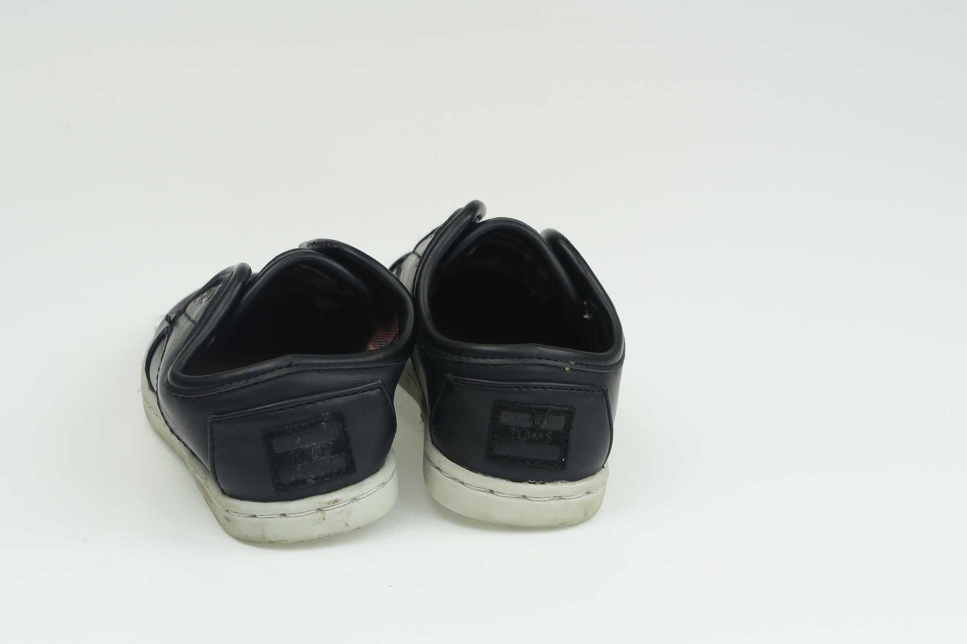 Toms Boys Black Shoes Size: 6 Toddler Black
