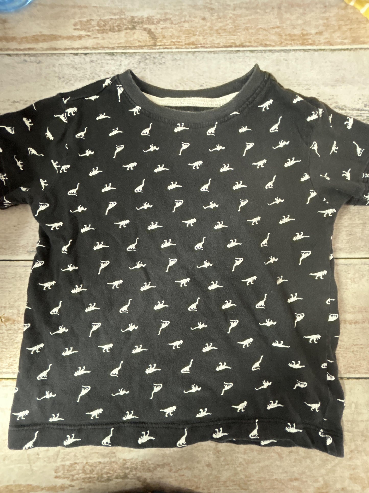 Boys Black Short Sleeve Shirt Size: 3T Black