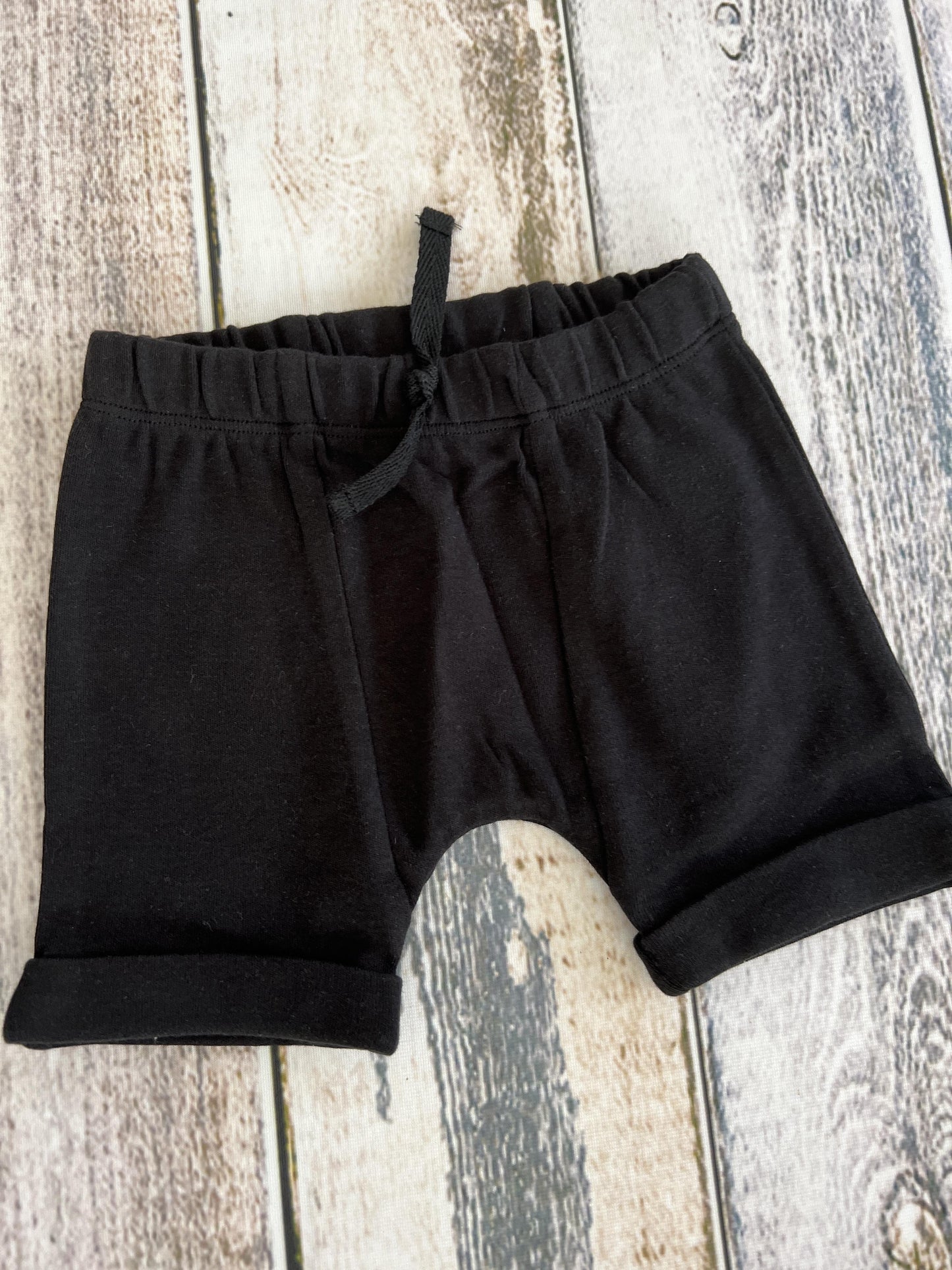 Kate Quinn Unisex Black Shorts Size: 3-6 months Black
