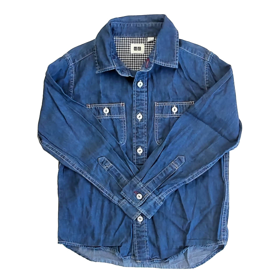 Uniglo Boys Blue Button Down Long Sleeve Size: 5T Blue