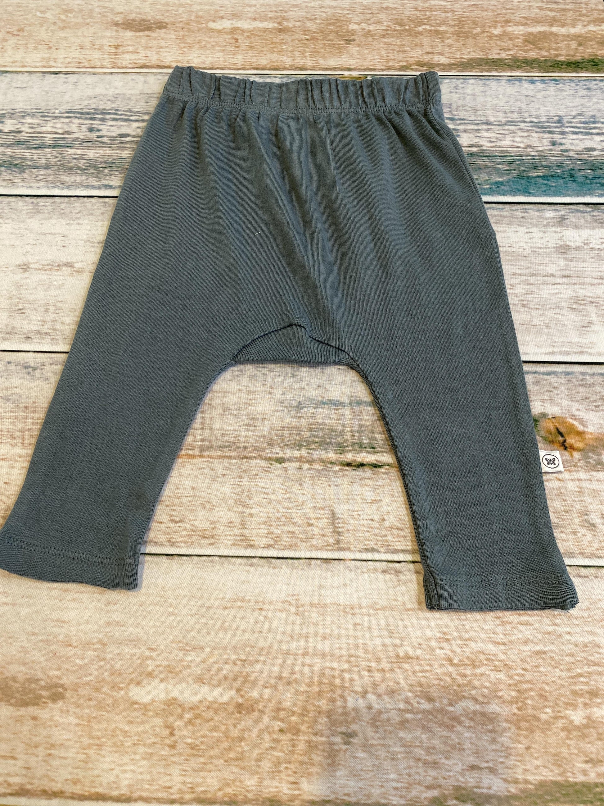 Honest co Unisex Blue Pants Size: 0-3 months Blue