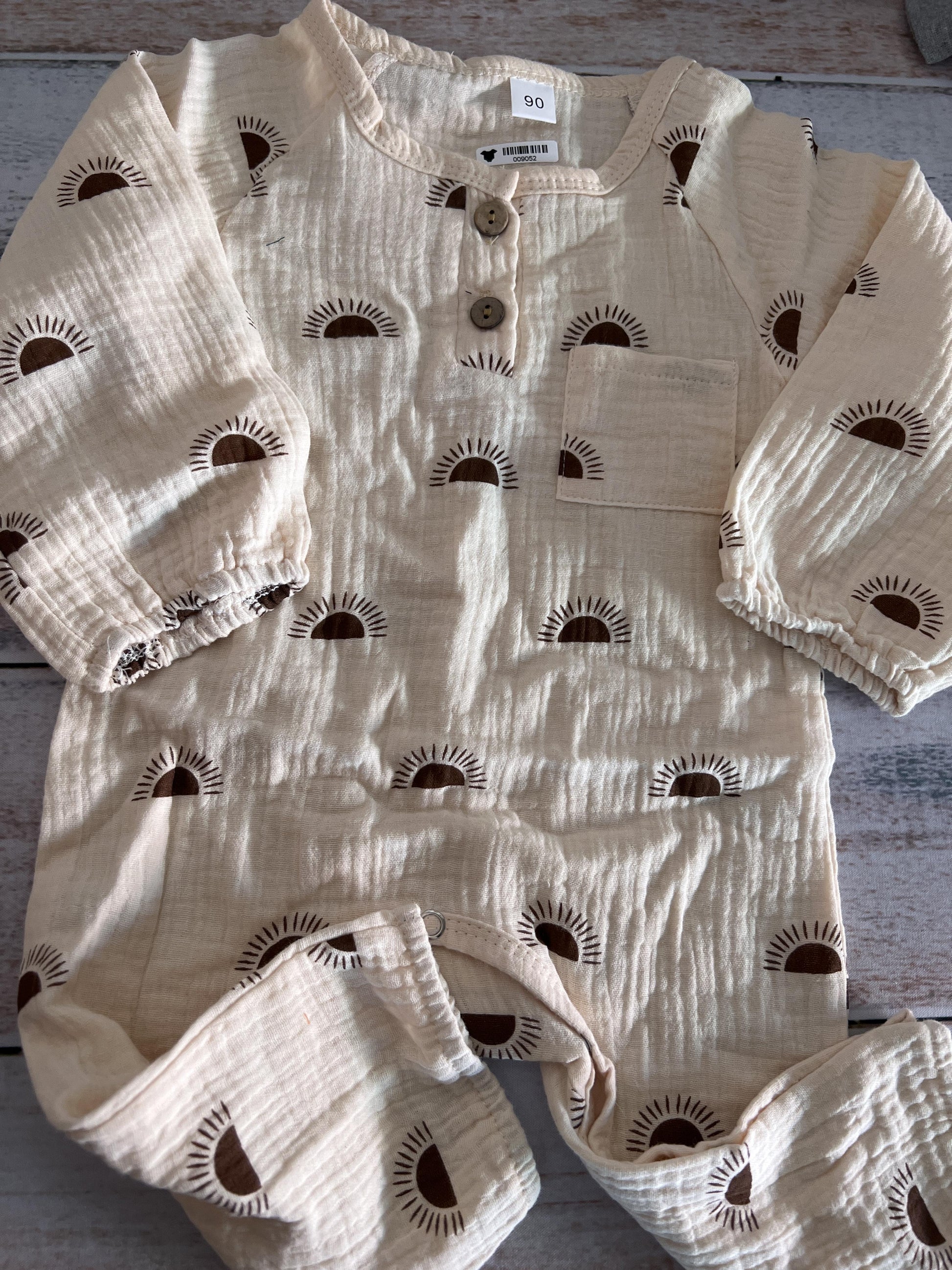 Amazon Unisex Brown | cream Long Sleeve Outfit Size: 6-12 months Brown | cream