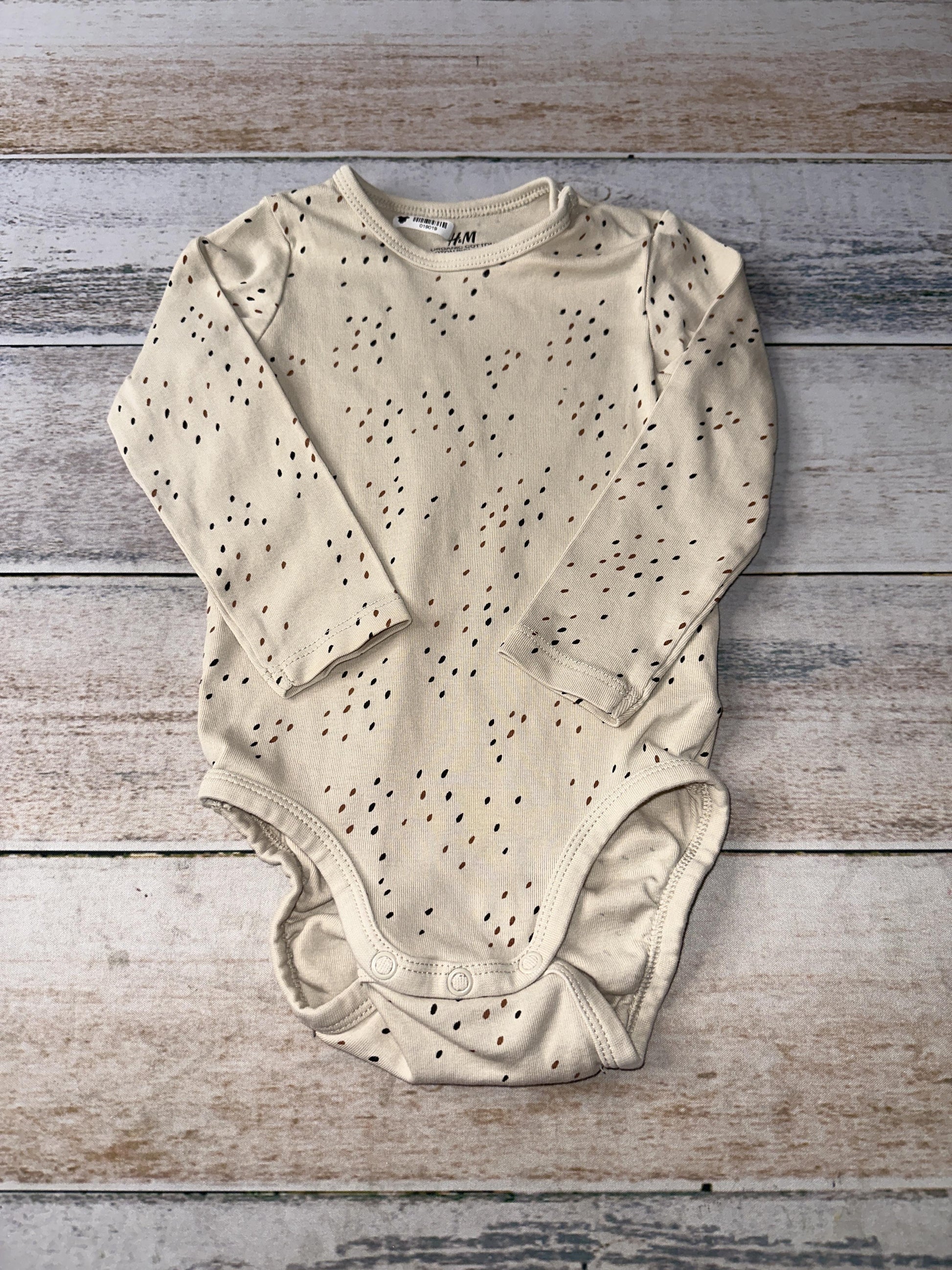 Unisex Brown | cream Onesie Size: 18 months Brown | cream