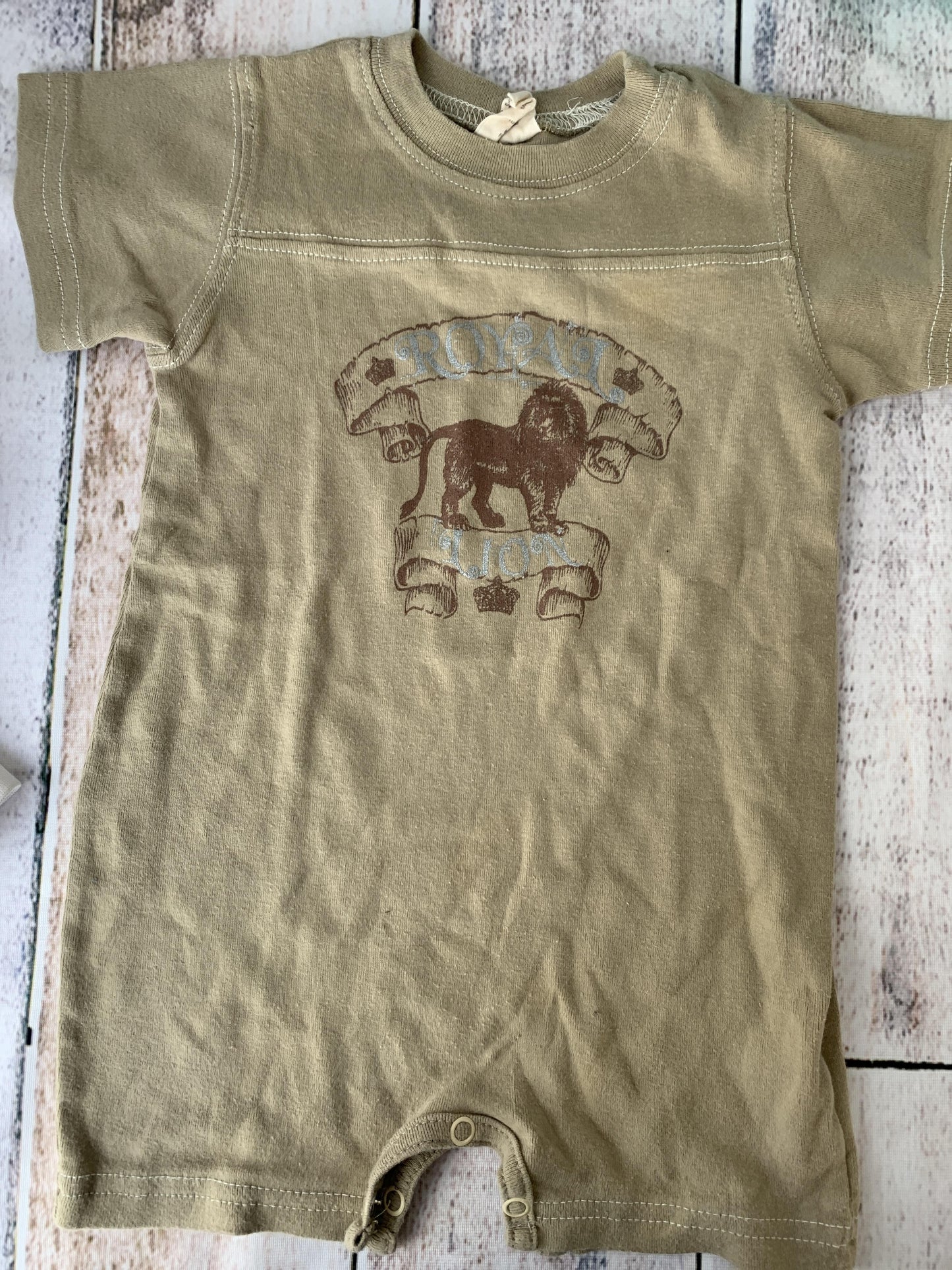 Giggle Surf Boys Brown | Graphic Romper Size: 9 months Brown | Graphic