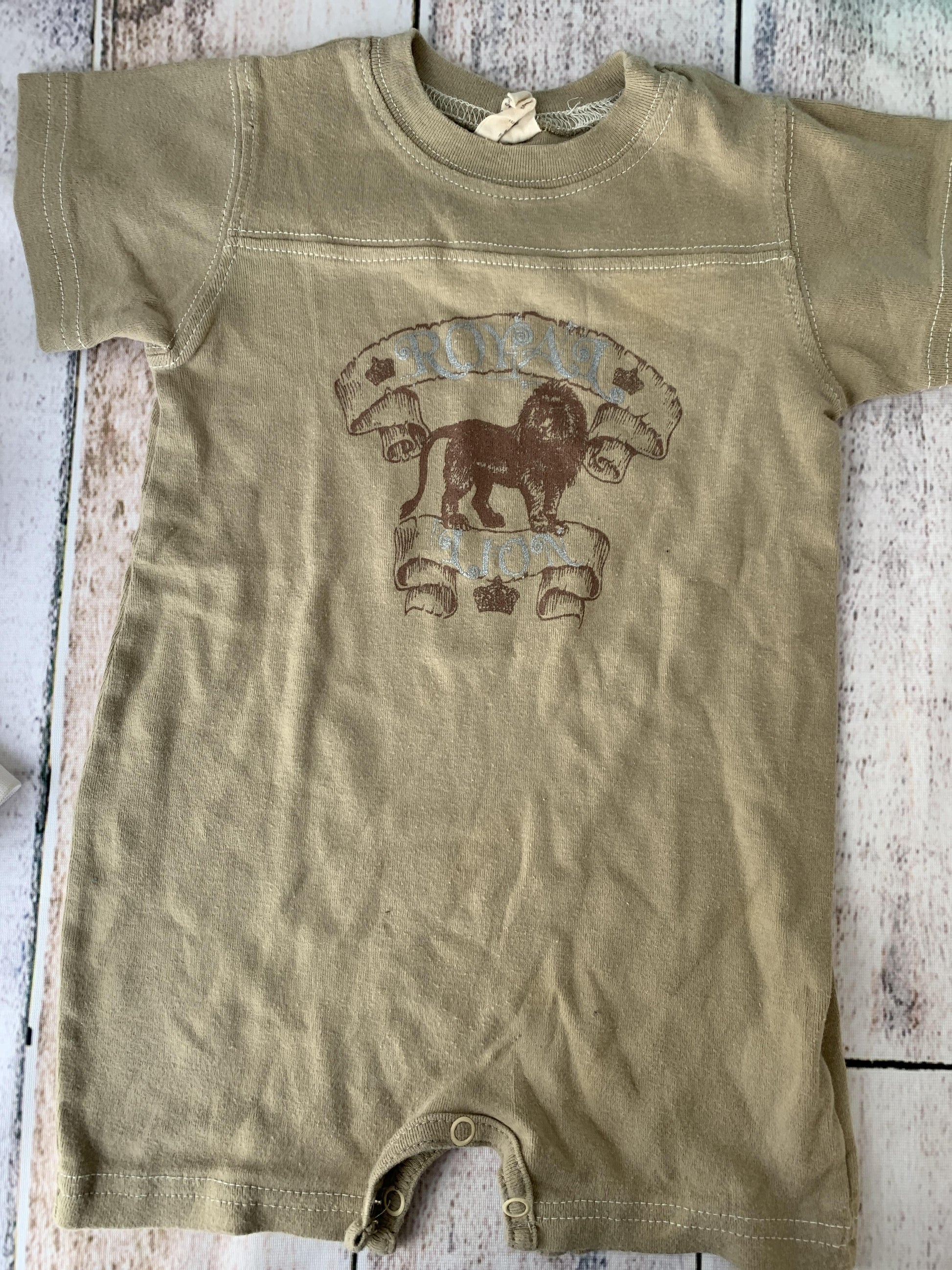Giggle Surf Boys Brown | Graphic Romper Size: 9 months Brown | Graphic