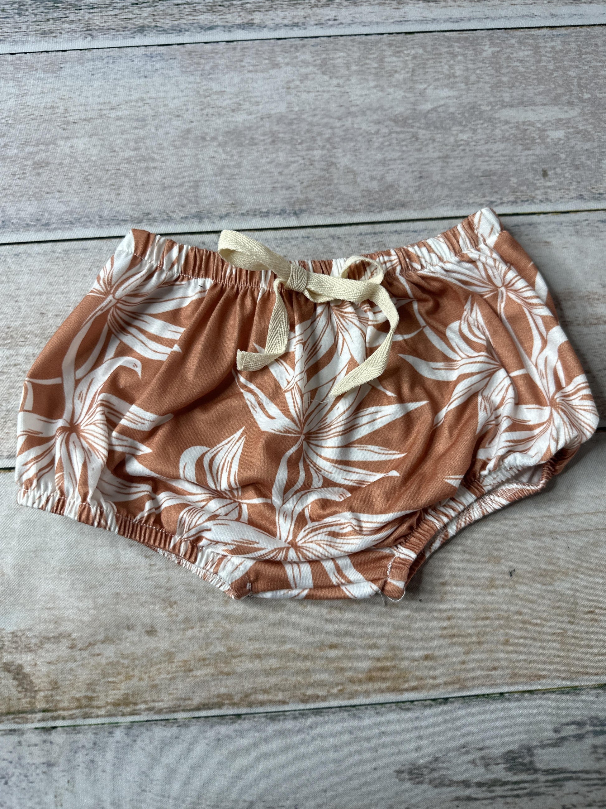 Girls Brown | White | Floral Shorts Size: 12-18 months Brown | White | Floral