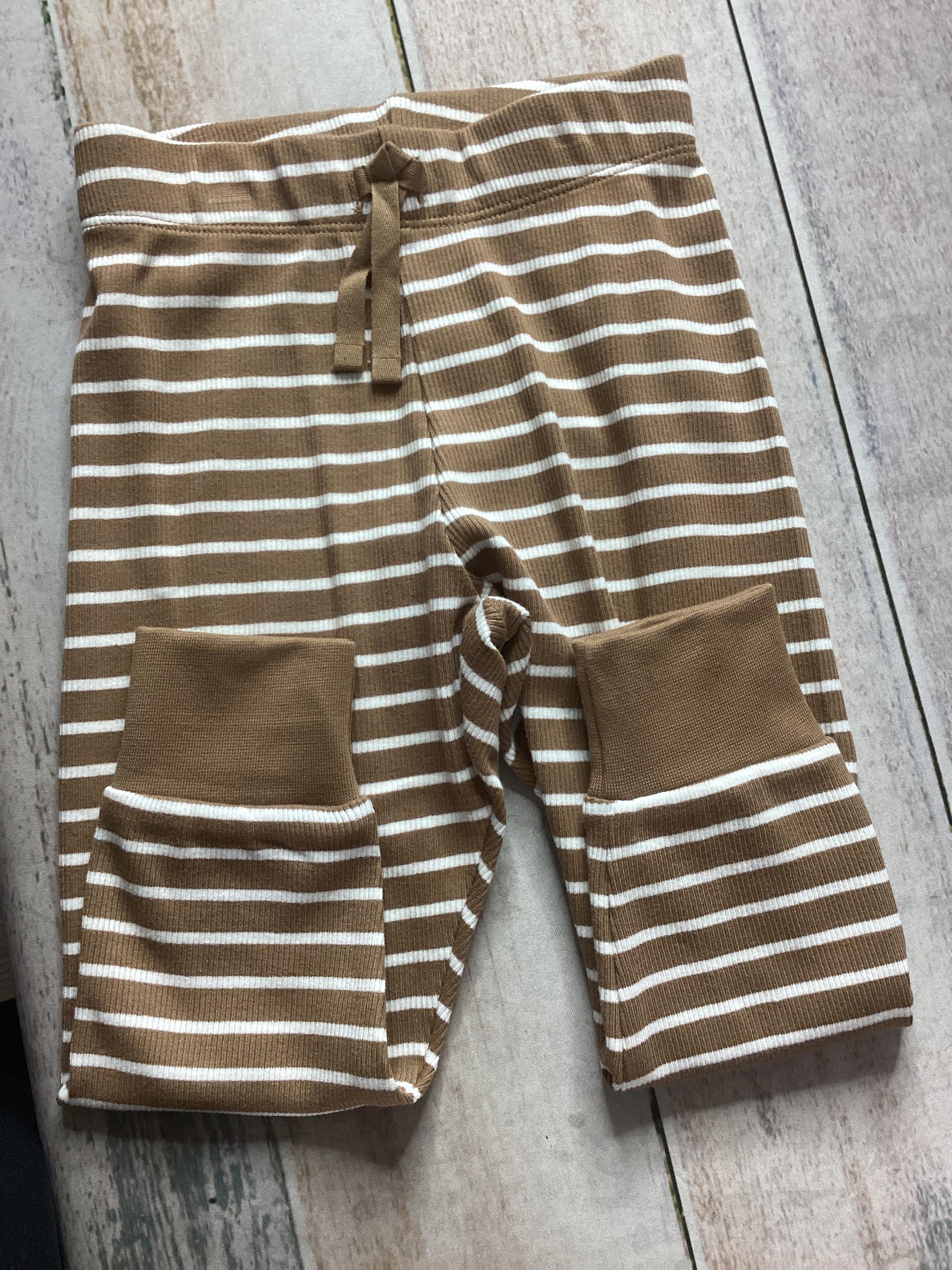 Unisex Brown | White | Striped Button Down Short Sleeve Size: 18-24 months Brown | White | Striped