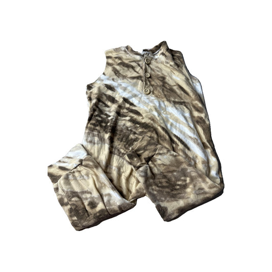 Boys Brown | White | Tan | Tie Dye Romper Size: 3T Brown | White | Tan | Tie Dye