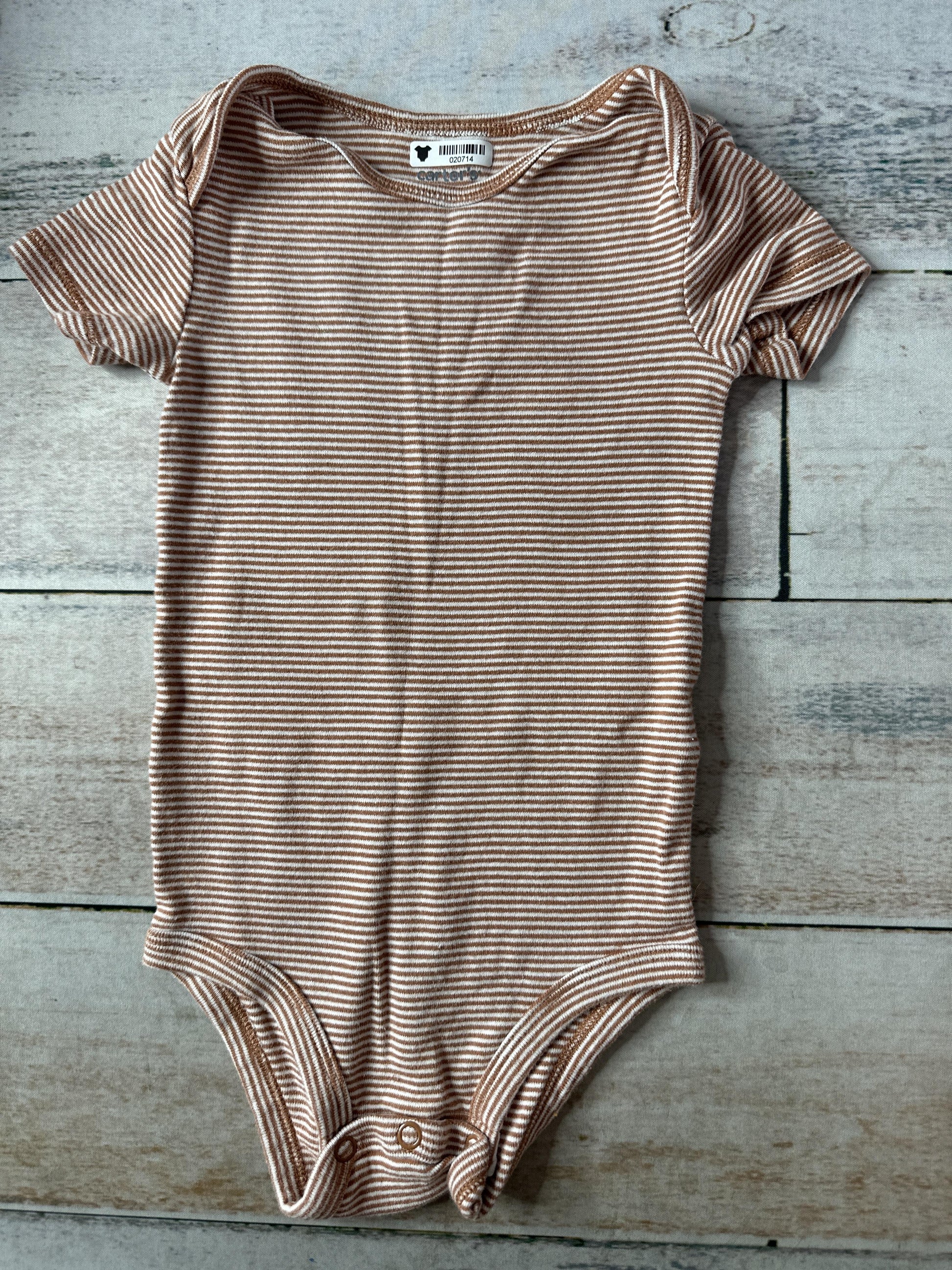 Unisex Brown | White Onesie Size: 18 months Brown | White