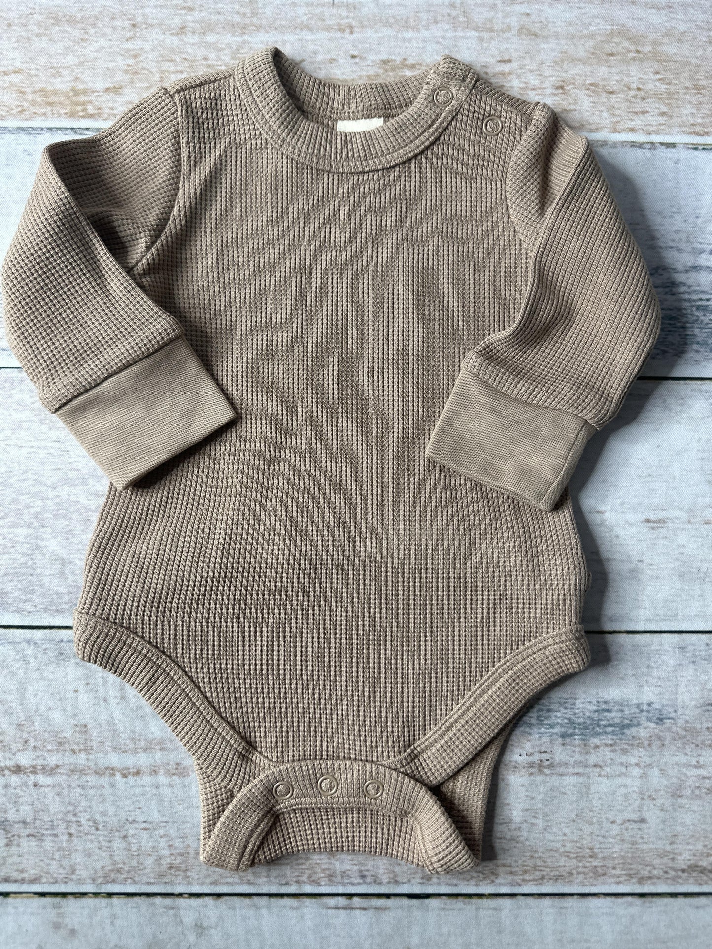 Goumi Unisex Brown Onesie Size: 0-3 months Brown