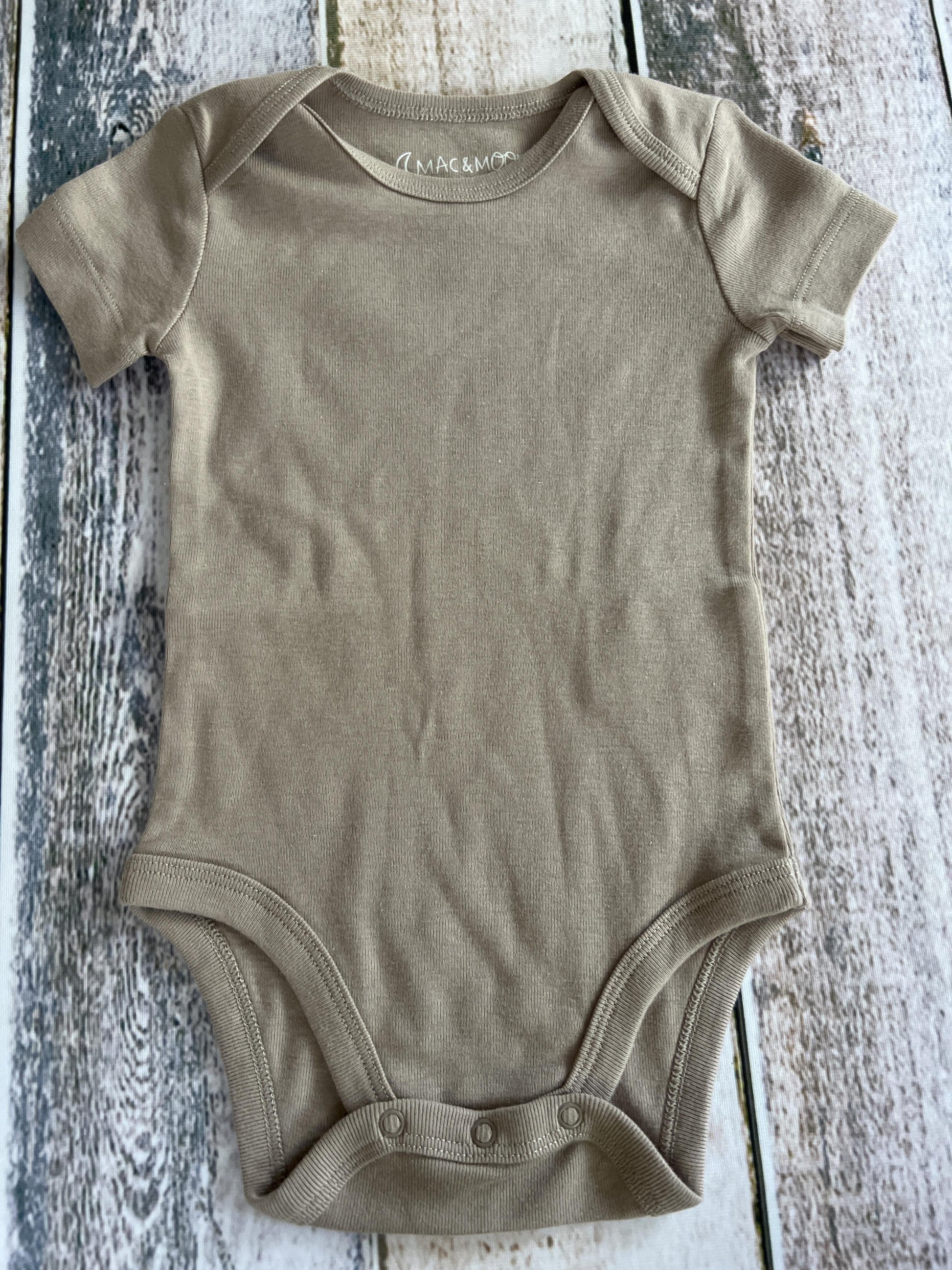 Mac and Moon Unisex Brown Onesie Size: 9 months Brown