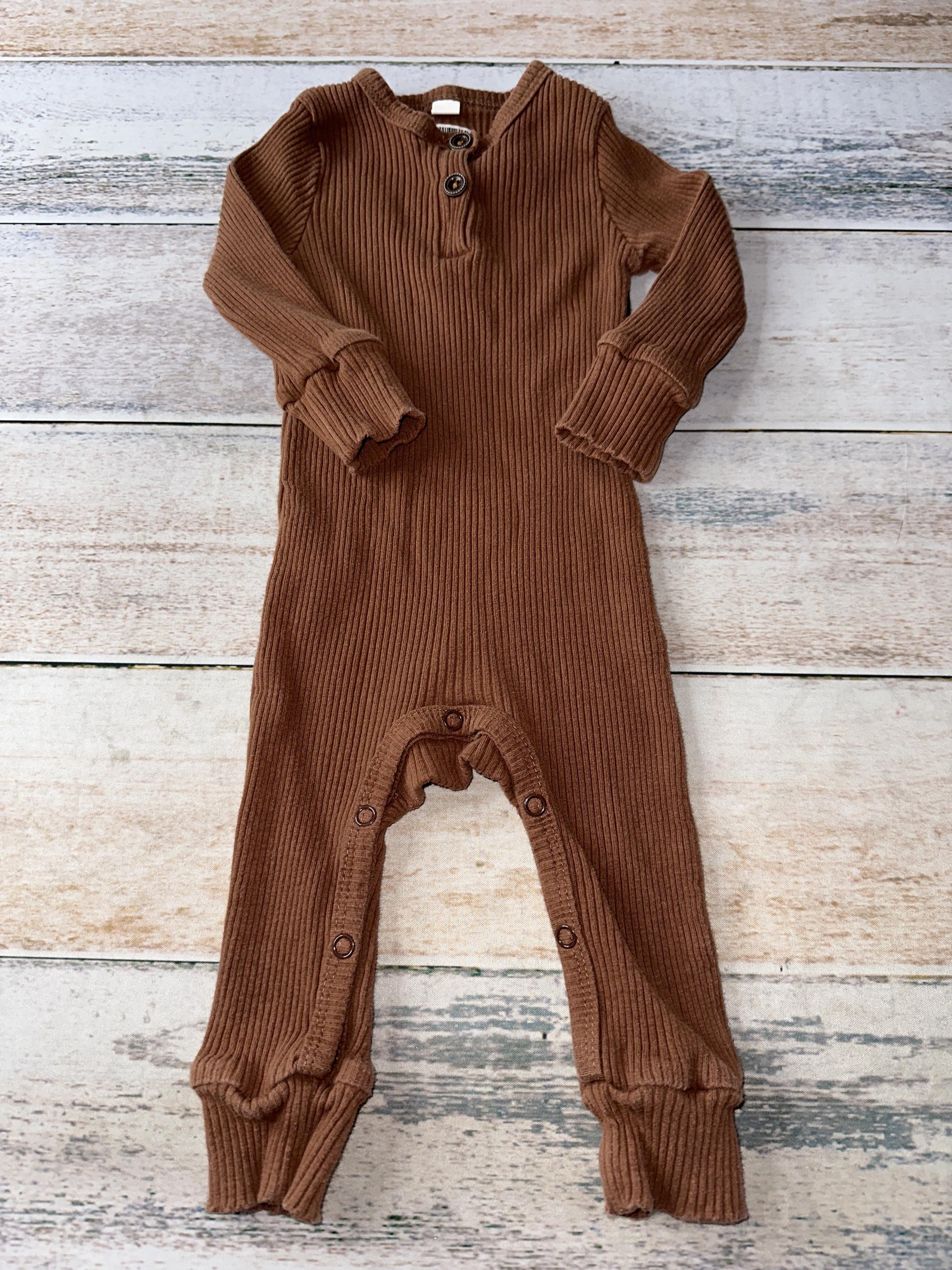 Amazon Unisex Brown Long Sleeve Outfit Size: 9-12 Months Brown