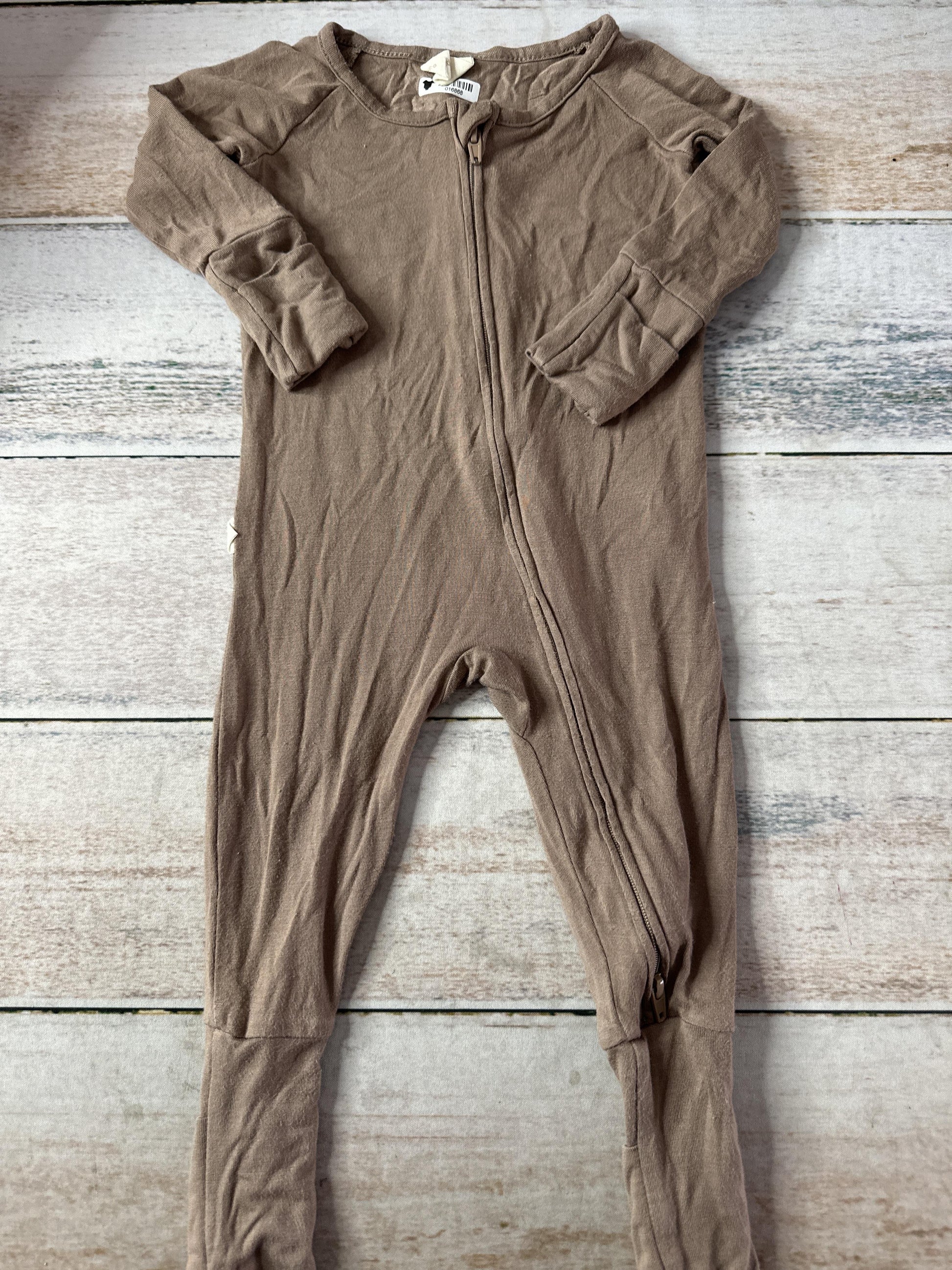 Tenth + Pine Unisex Brown Pajamas Size: 0-3 months Brown