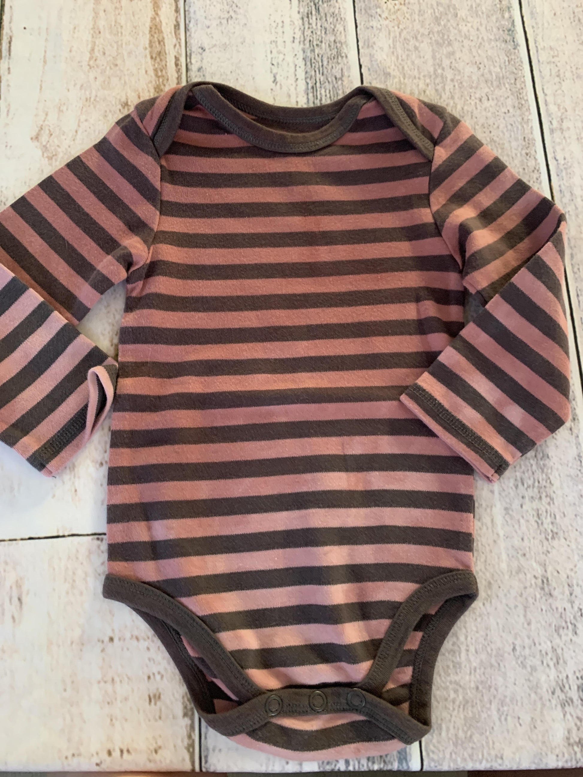 Kidential Girls Burgundy | Grey | Stripe | Tie Dye Onesie Size: 6-9 months Burgundy | Grey | Stripe | Tie Dye