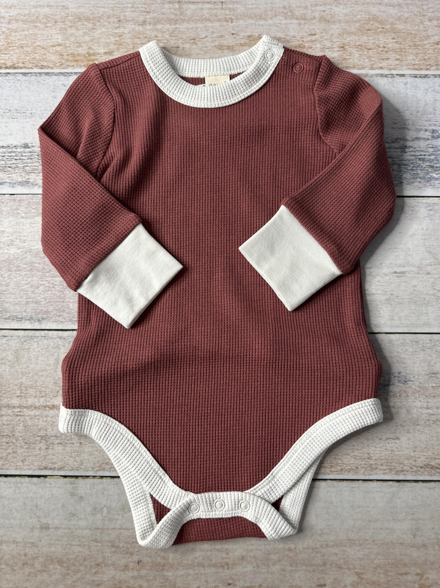 Goumi Unisex Burgundy Onesie Size: 6-12 months Burgundy