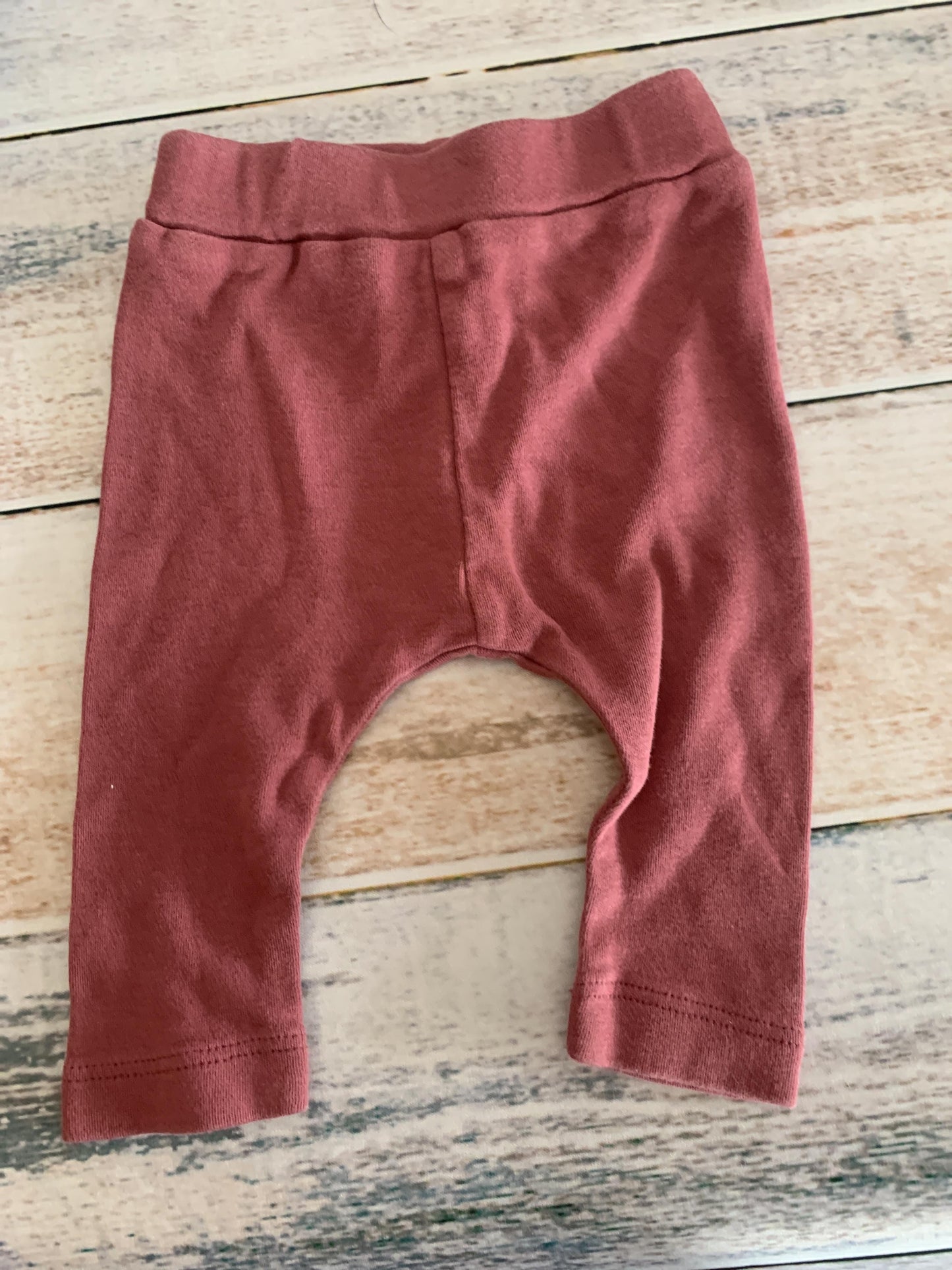 Kate Quinn Unisex Burgundy Pants Size: 0-3 months Burgundy