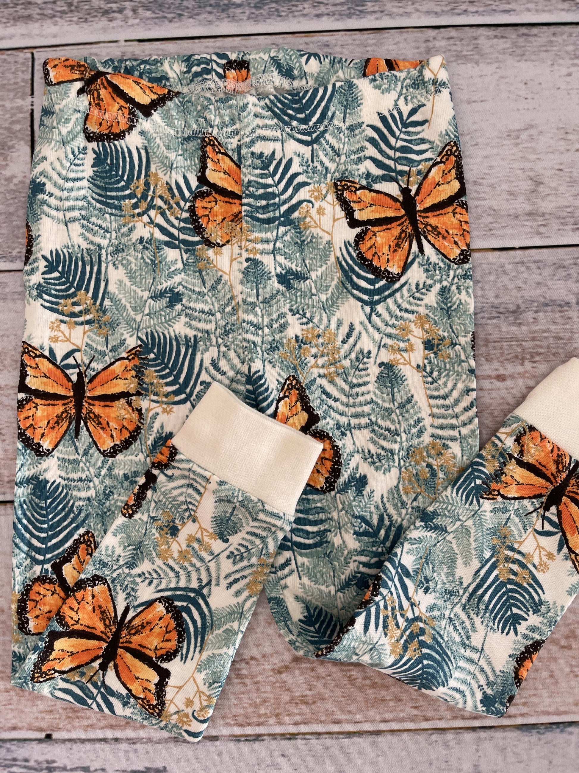 Burt's Bees Girls Butterfly | light green Pajamas Size: 2T Butterfly | light green