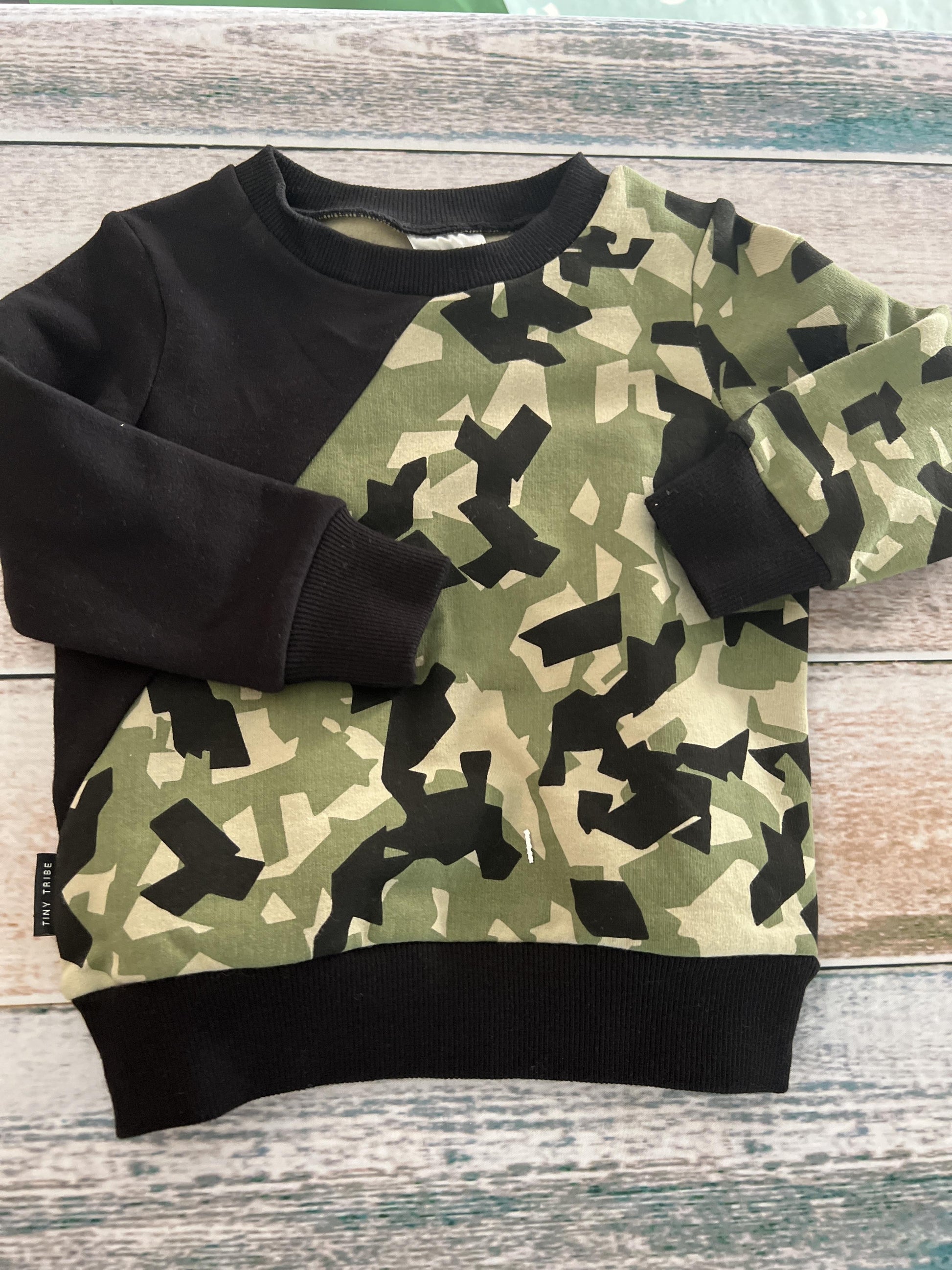 Tiny Tribe Boys Camo Sweater Size: 2T Camo
