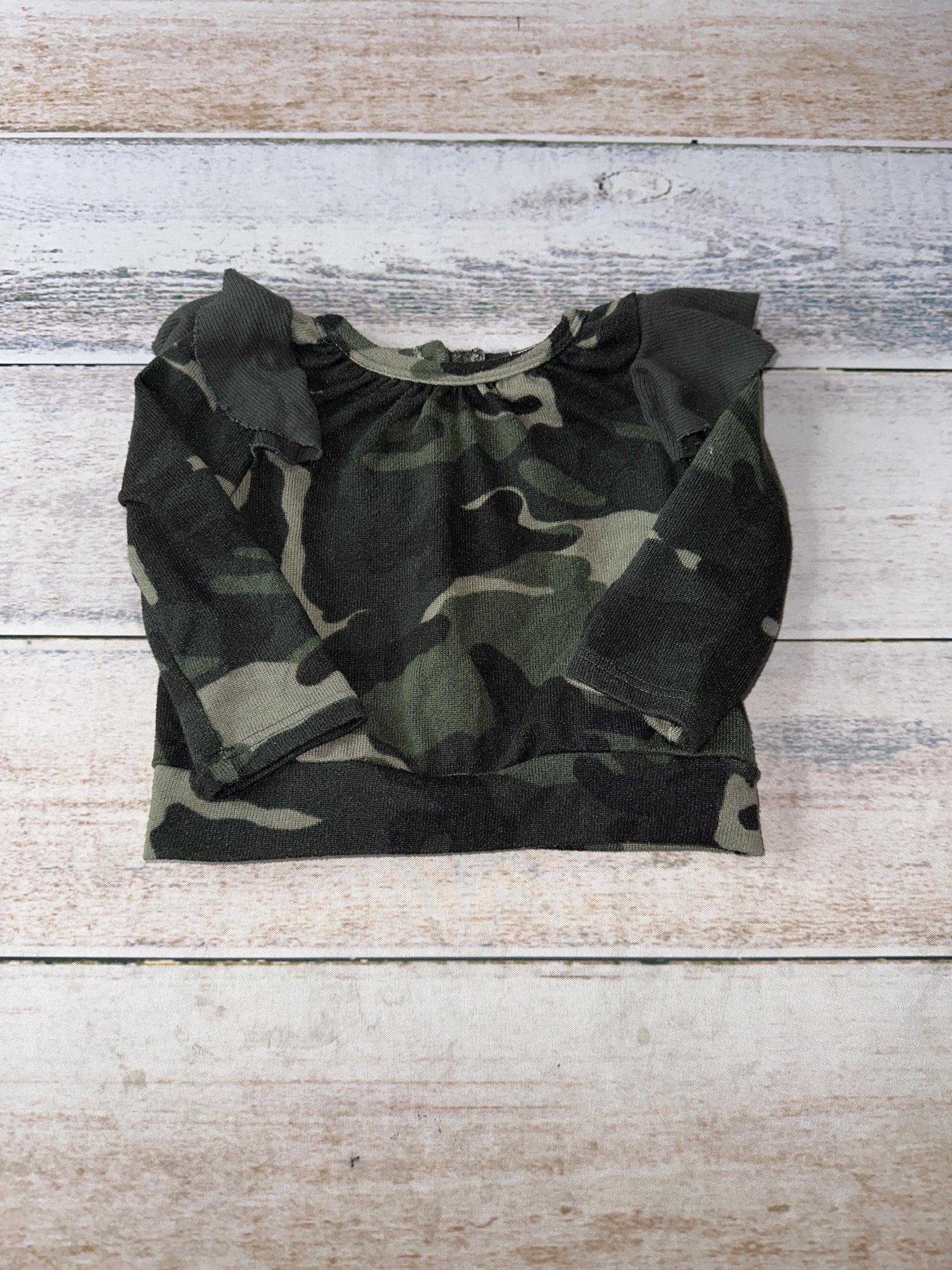 LA Made Girls Camo Sweater Size: 3-6 months Camo