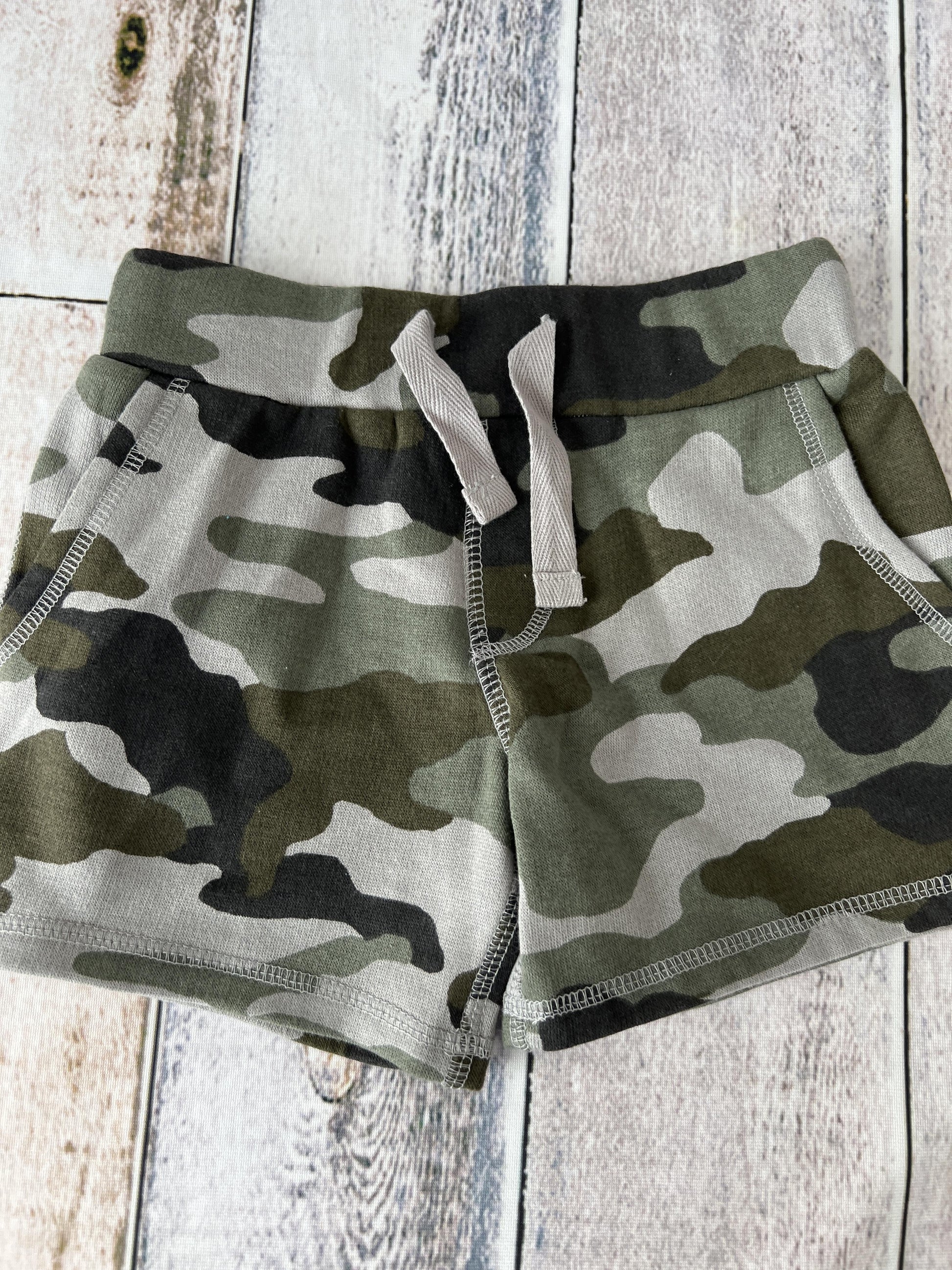 Tucker + Tate Boys Camo Shorts Size: 2T Camo