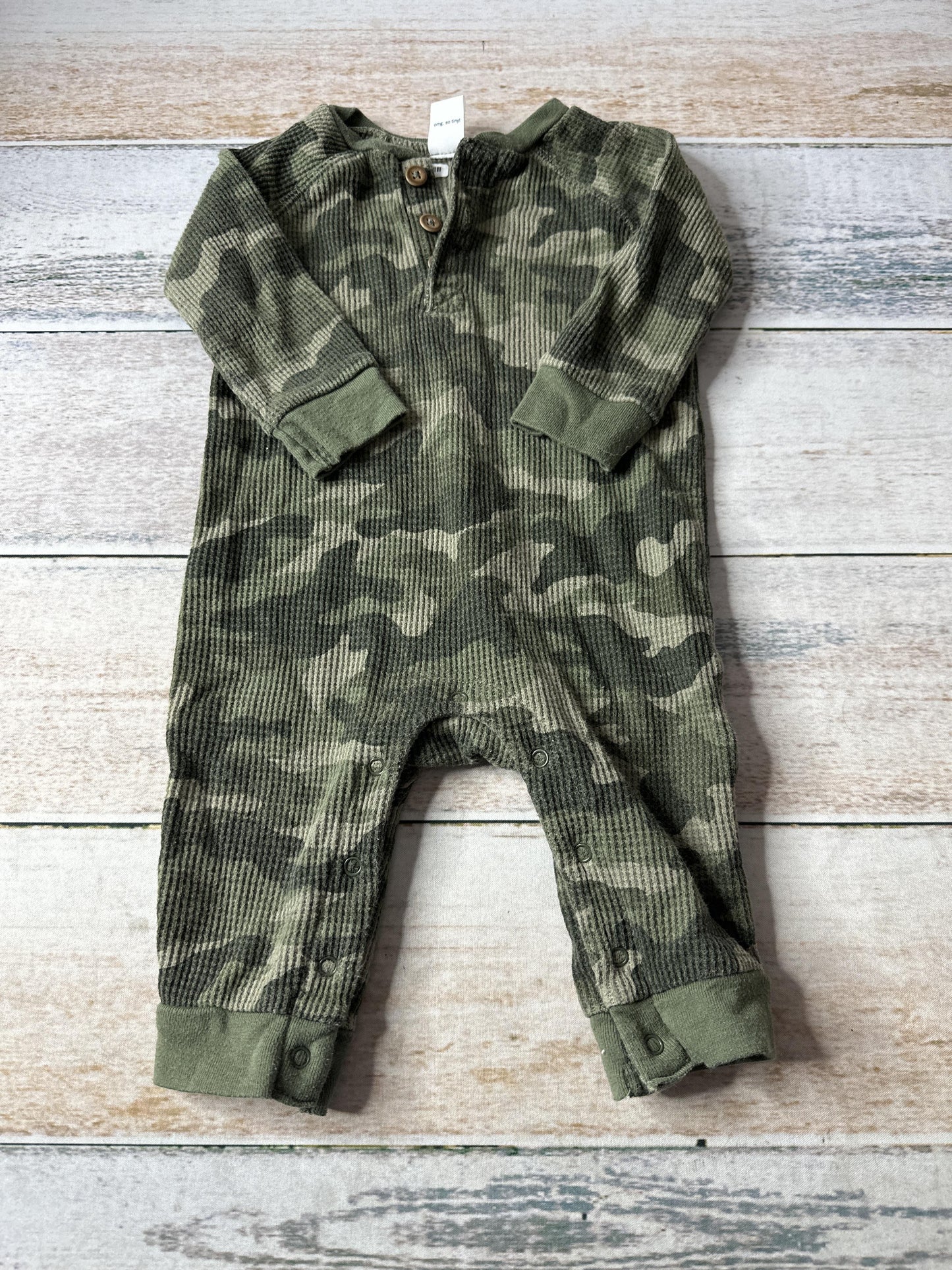 Old Navy Unisex Camo Long Sleeve Outfit Size: 3-6 months Camo