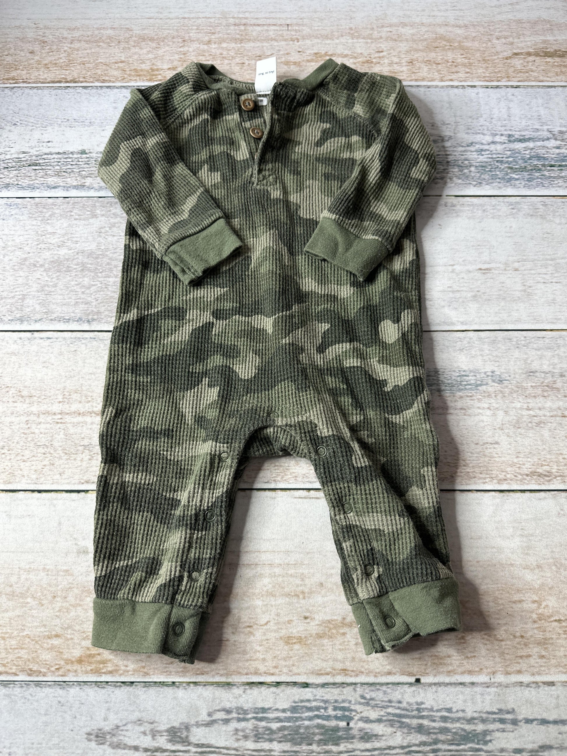 Old Navy Unisex Camo Long Sleeve Outfit Size: 3-6 months Camo