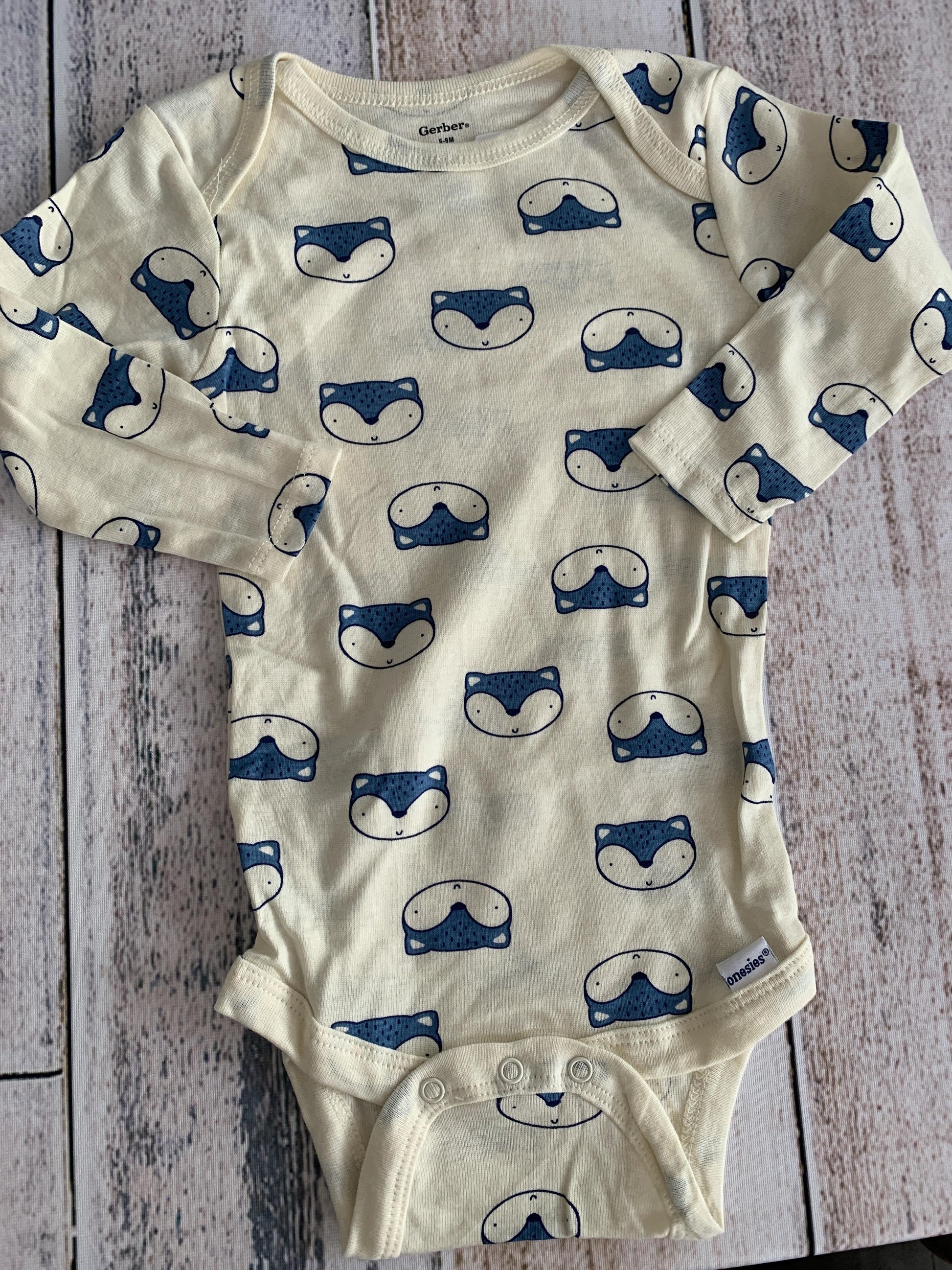 Gerber organic Boys cream | animals | Blue Onesie Size: 6-9 months cream | animals | Blue