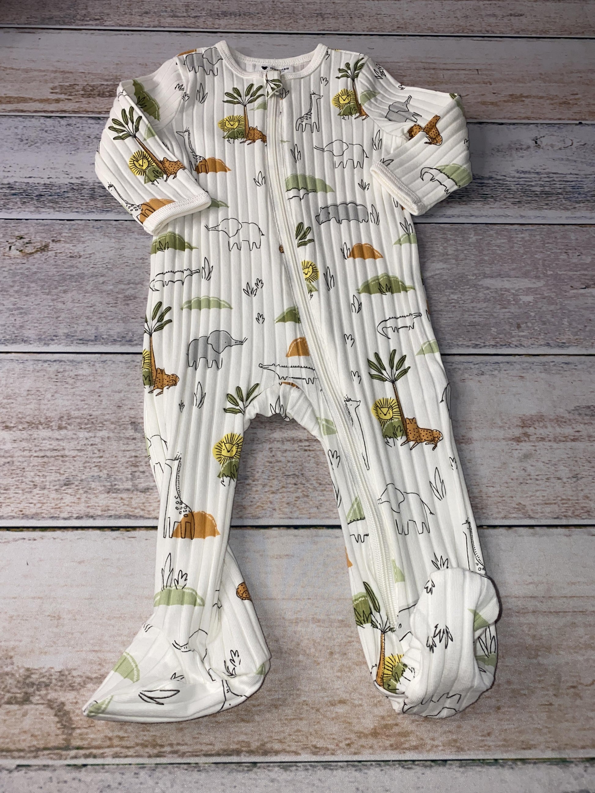 Focus Unisex cream | animals Pajamas Size: 6 months cream | animals