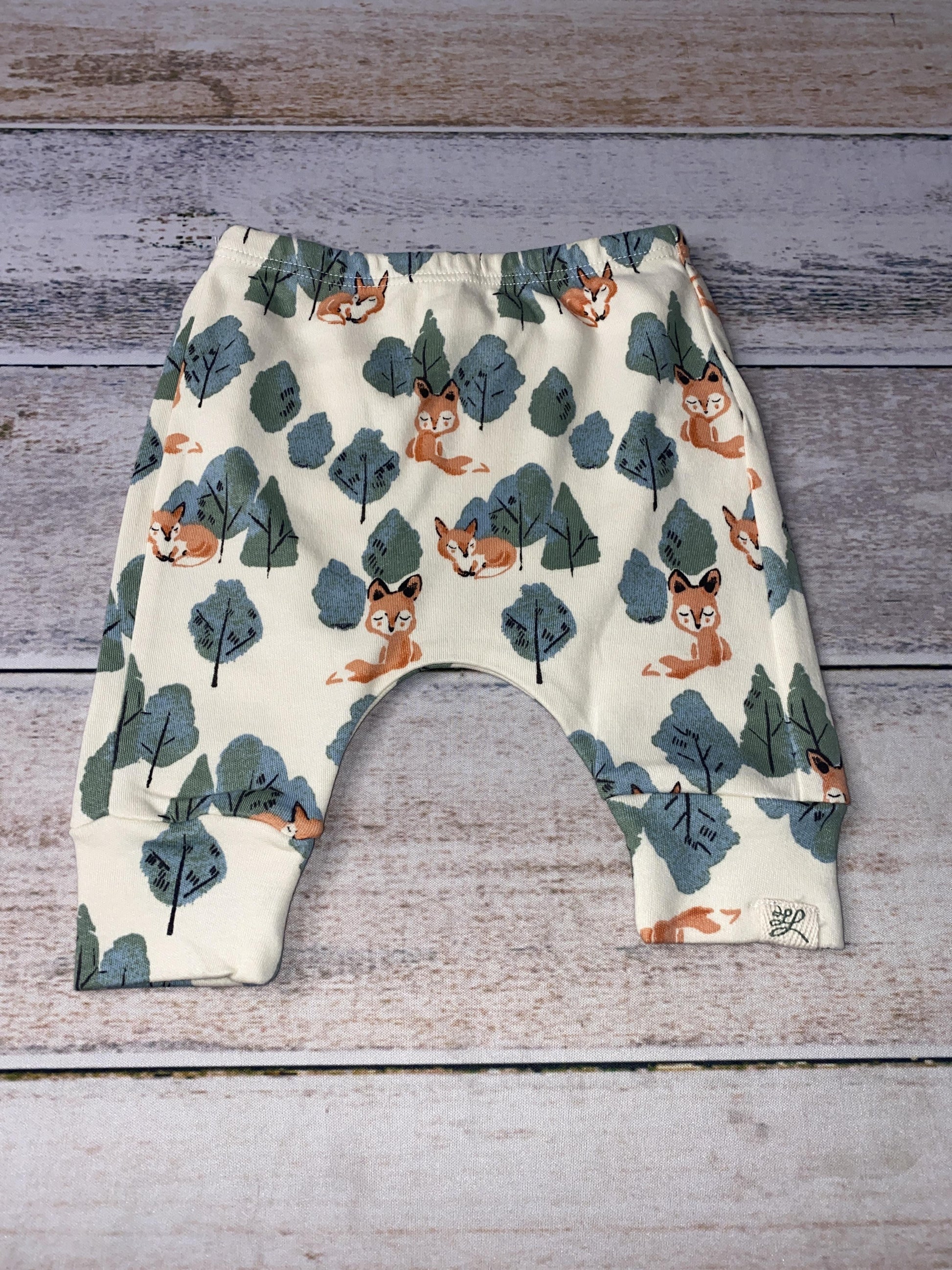 Little Lentil Boys cream | Army Green | Foxes Pants Size: Newborn cream | Army Green | Foxes