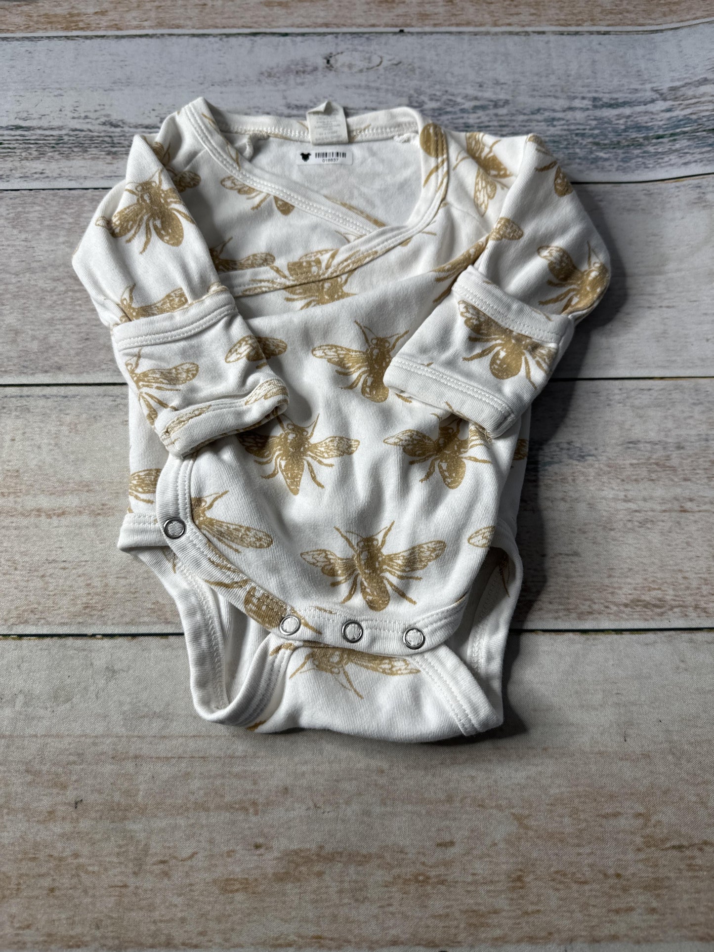 Kate Quinn Unisex cream | Bees Onesie Size: 3-6 months cream | Bees