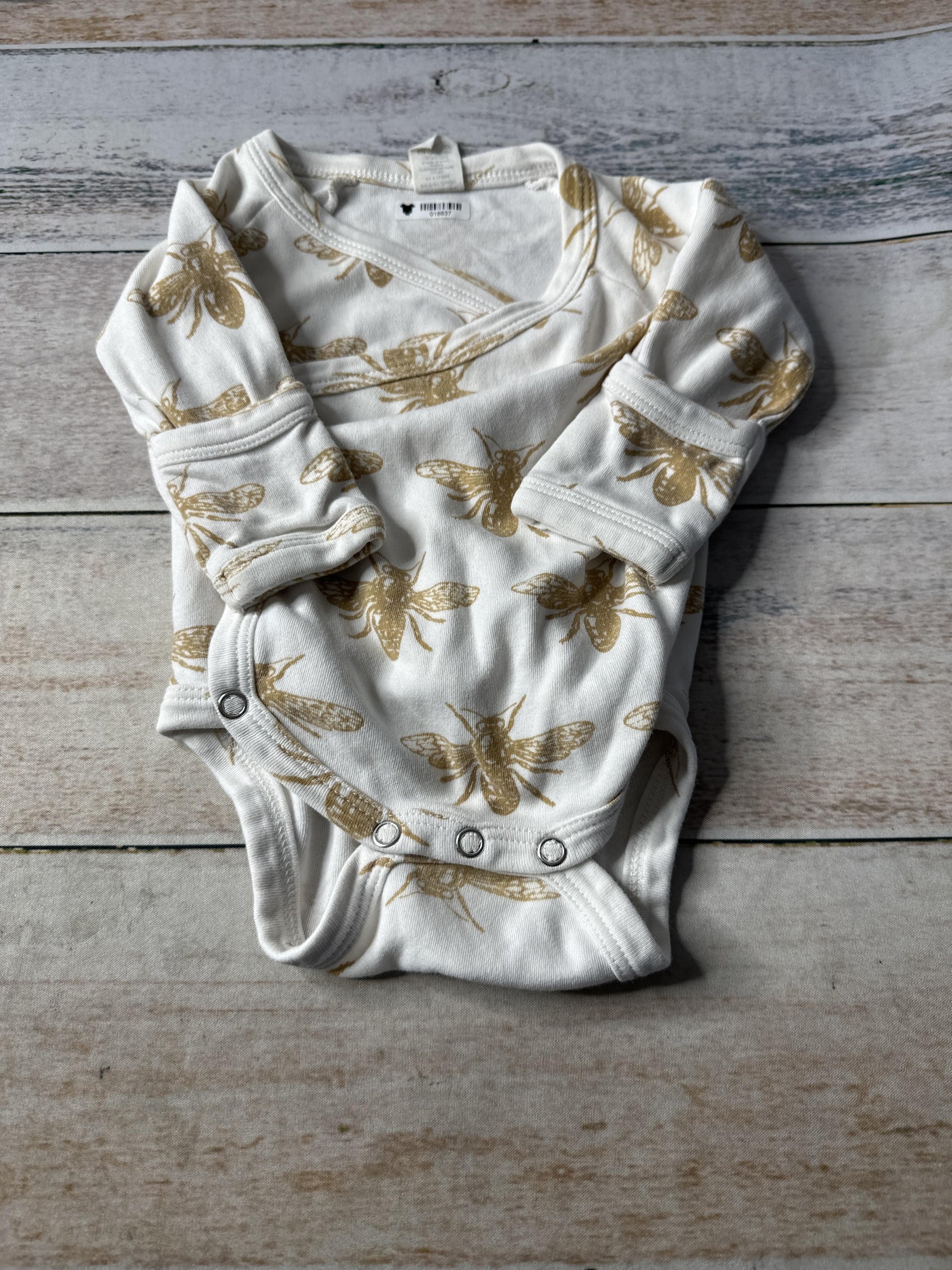 Kate Quinn Unisex cream | Bees Onesie Size: 3-6 months cream | Bees