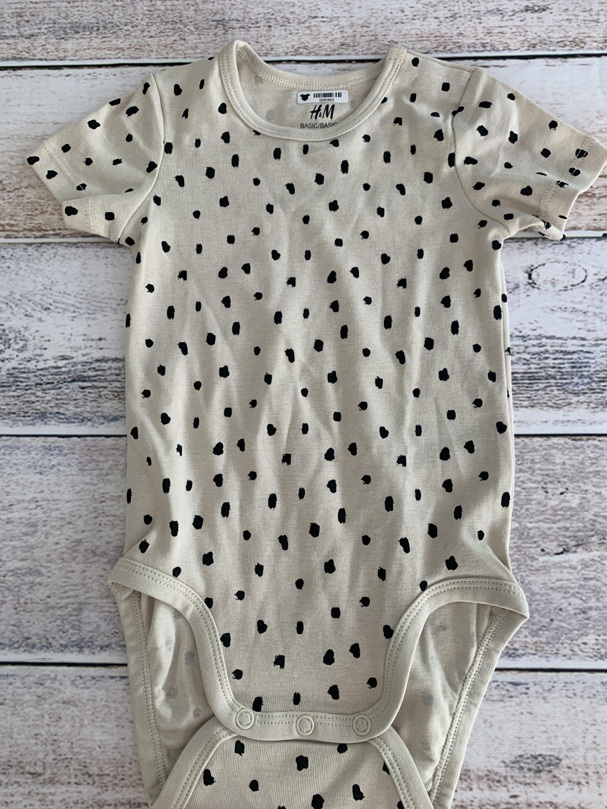 H&M Girls cream | Black | polka dot Onesie Size: 12M cream | Black | polka dot