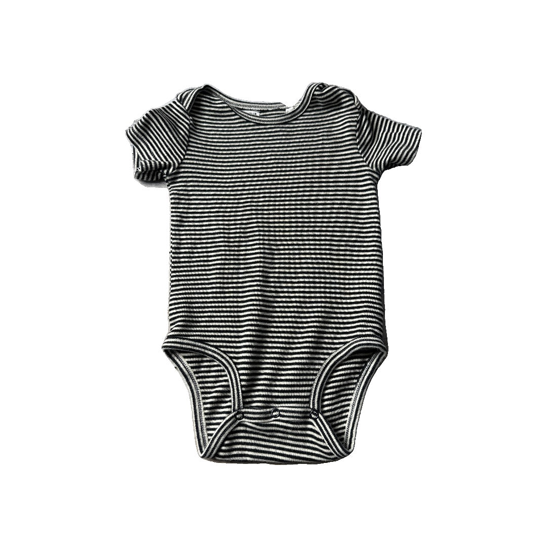 Oliver & Rain Unisex cream | Black | Stripe Onesie Size: 18 months cream | Black | Stripe